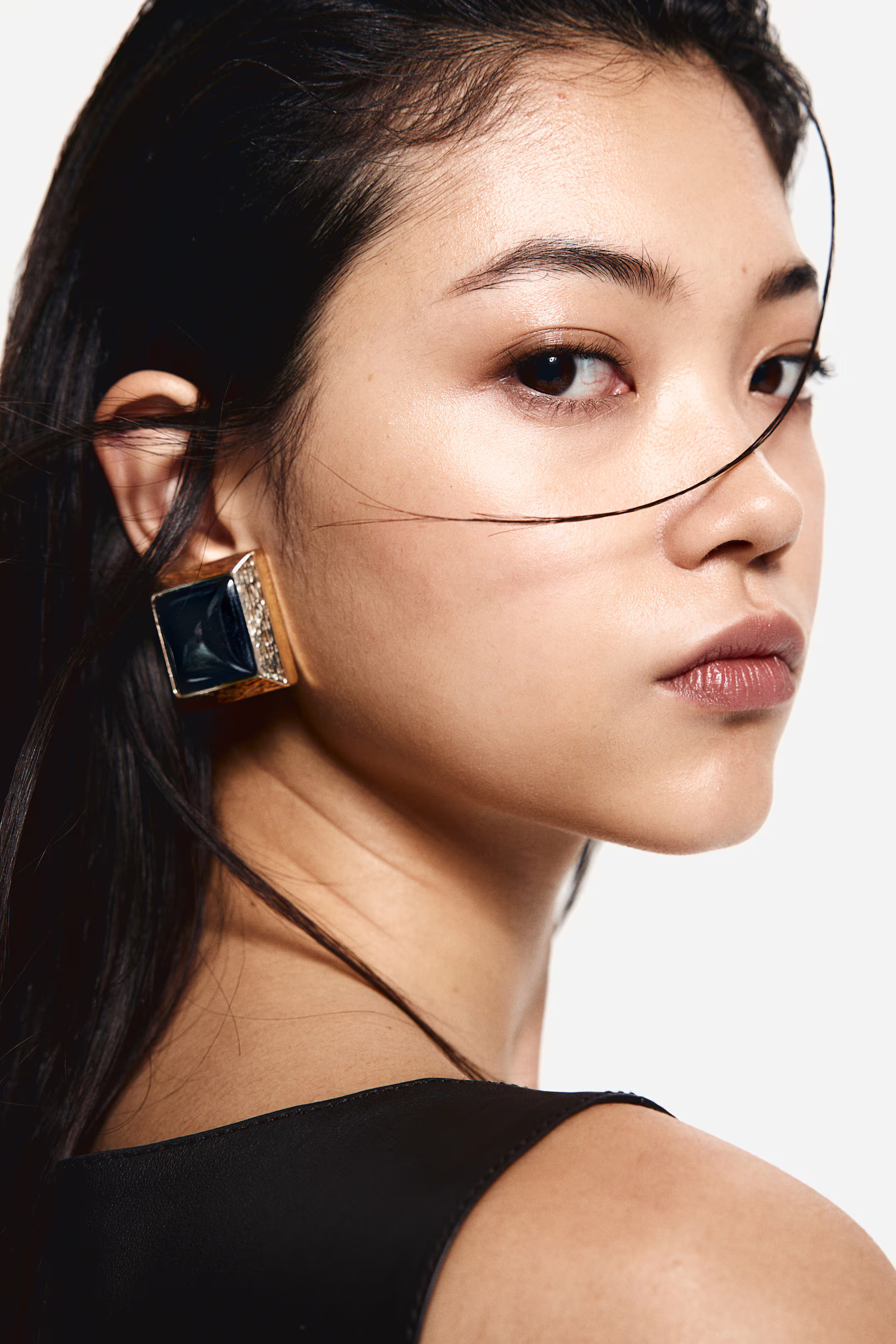 Quadratische Clip-Ohrringe - Goldfarben/Schwarz - Ladies | H&M AT | H&M (DE, AT, CH, NL, FI)