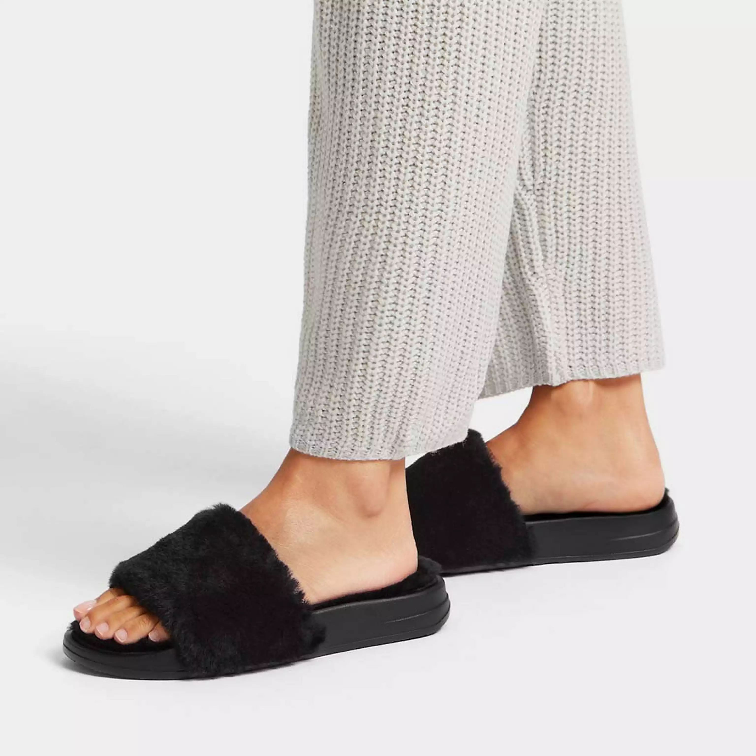 iQUSHION Shearling Slides | FitFlop (US)