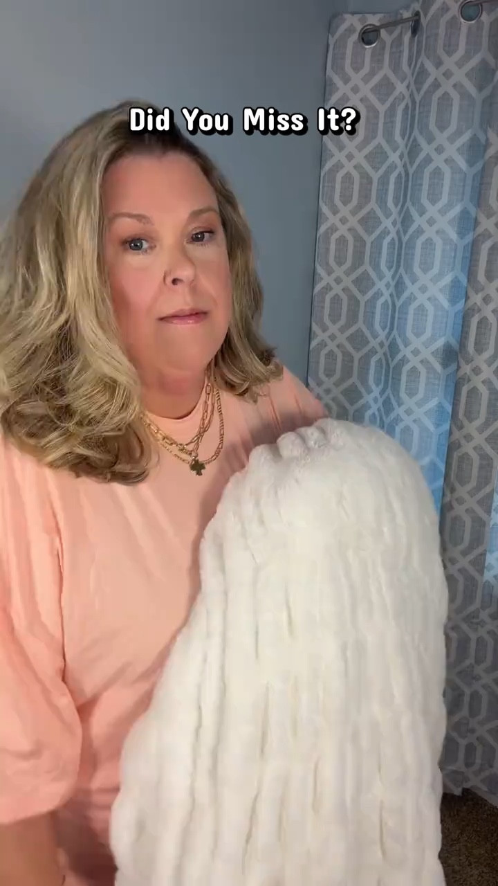These beautiful Comfrt Blankets have been restocked in new gorcokors and new larger sizes! https://www.tiktok.com/t/ZP9LwCnkNGbWP-HZEEh/

#LTKMothersDay #LTKU #LTKWedding