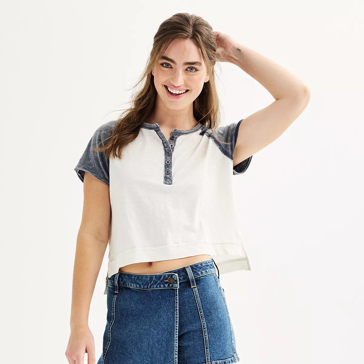 Juniors' SO® Raglan Sleeve Henley Varsity T-Shirt | Kohl's