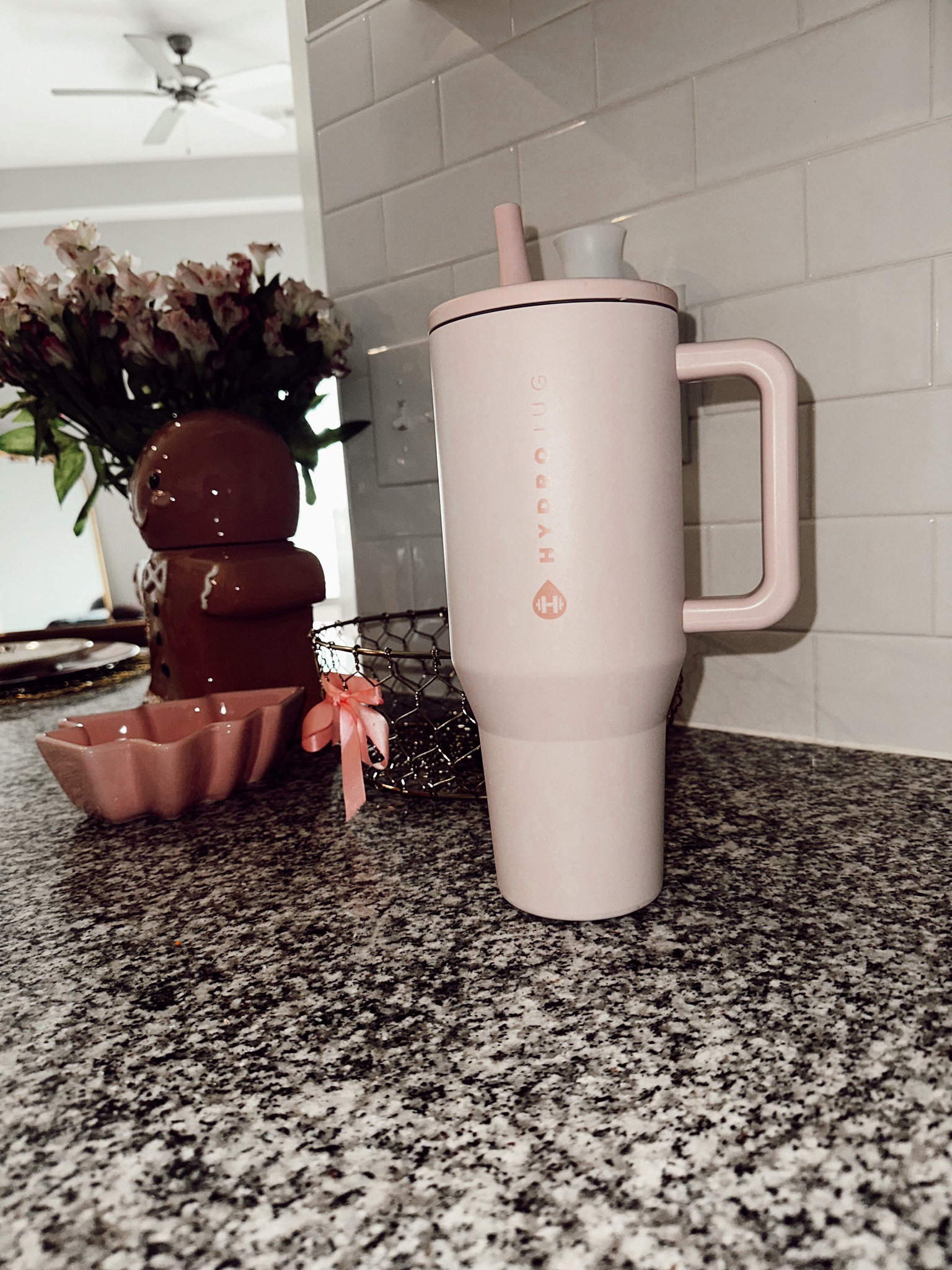 Hydrojug girlies RISE!! 🙈🩷
This is the 40oz and I love it so much! ✨

#LTKGiftGuide #LTKCyberWeek #LTKSaleAlert