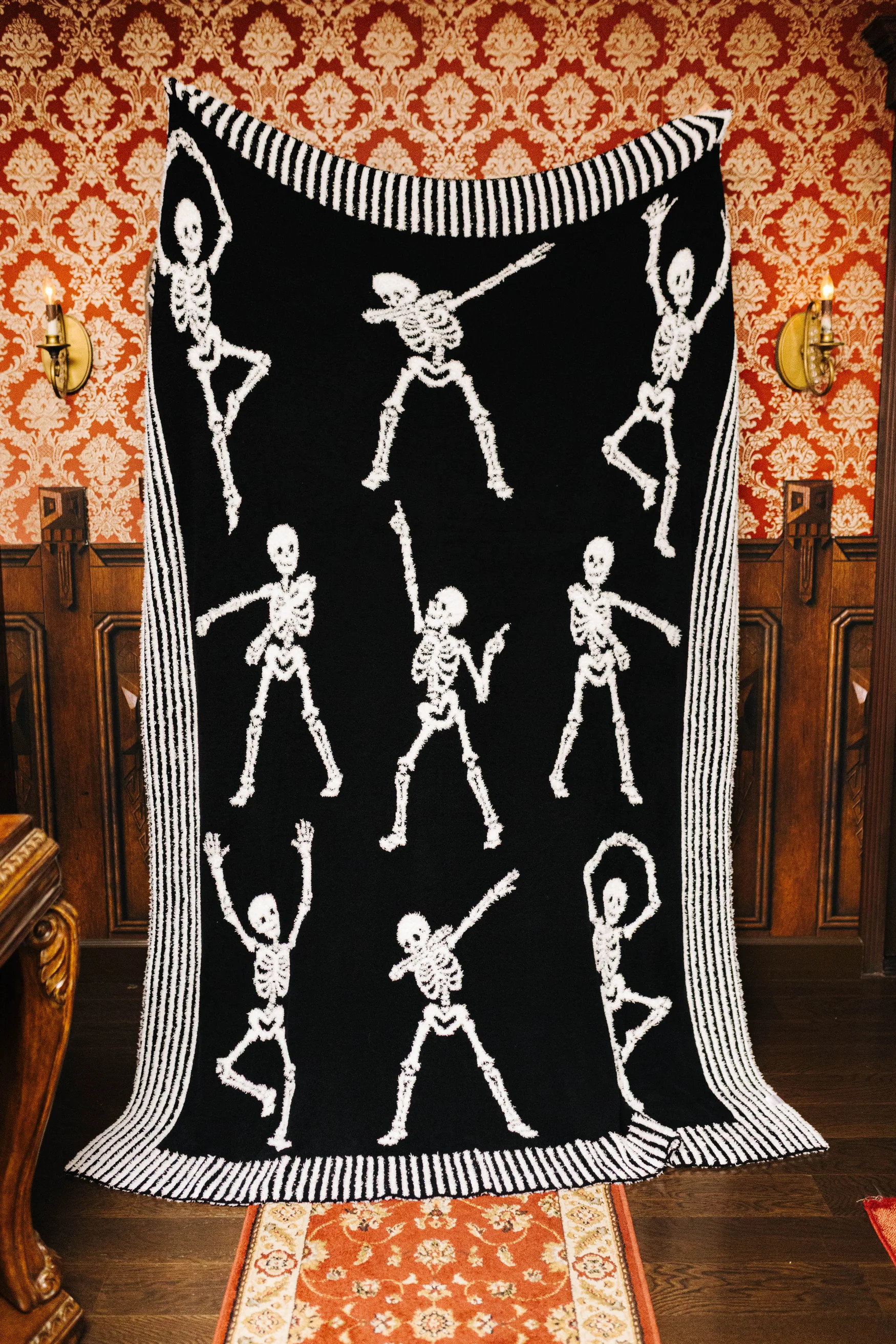 Skelly Blanket 60x80 | Staykation