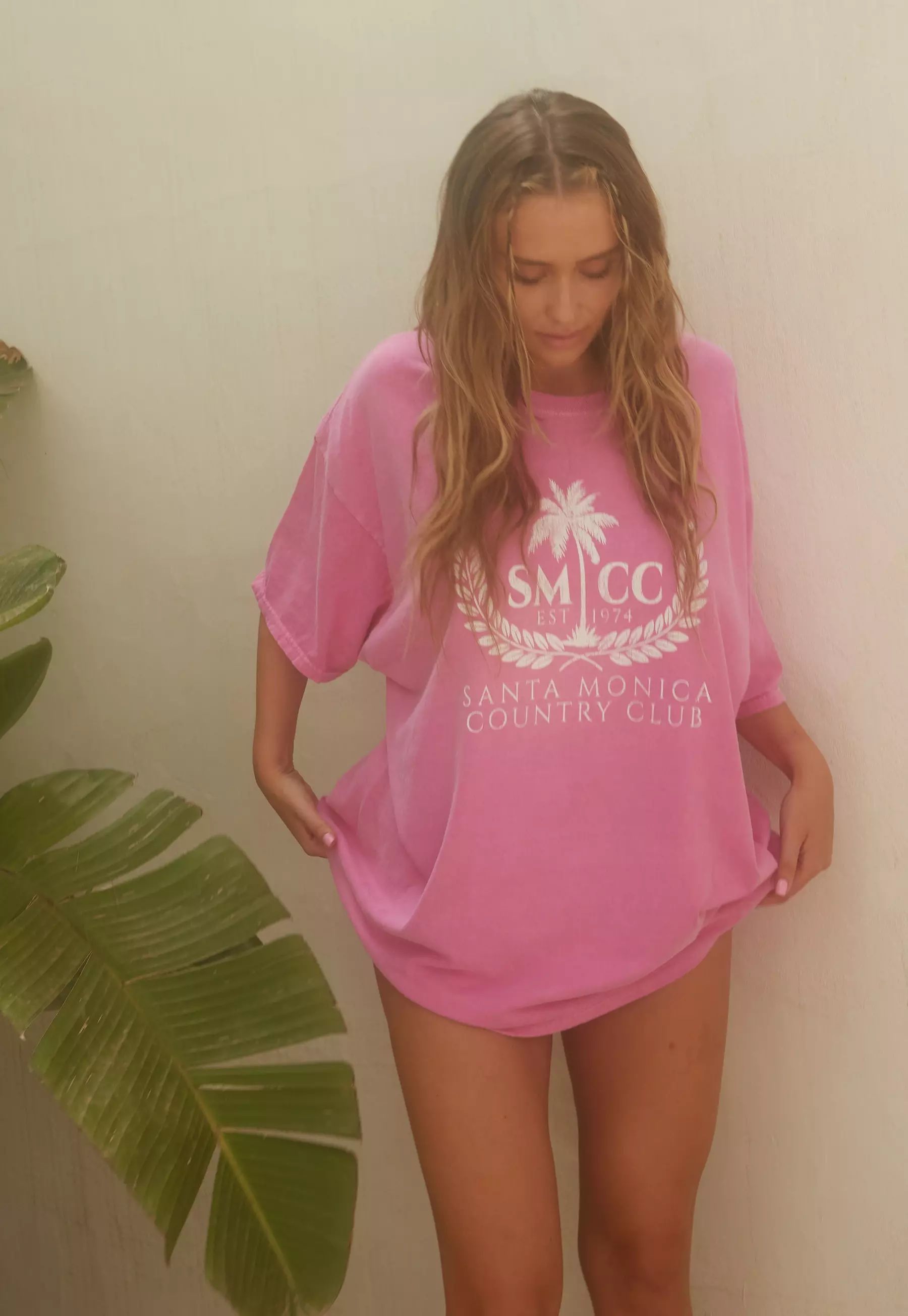 Sarah Ashcroft x Missguided Fuchsia Washed Santa Monica Graphic Extreme Oversized T Shirt | Missguided (UK & IE)