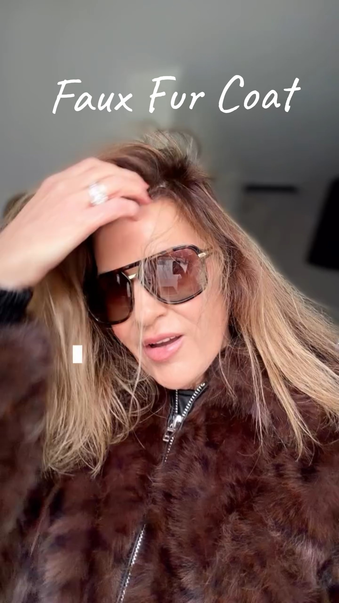 Cropped faux fur coat
I’m wearing a medium 