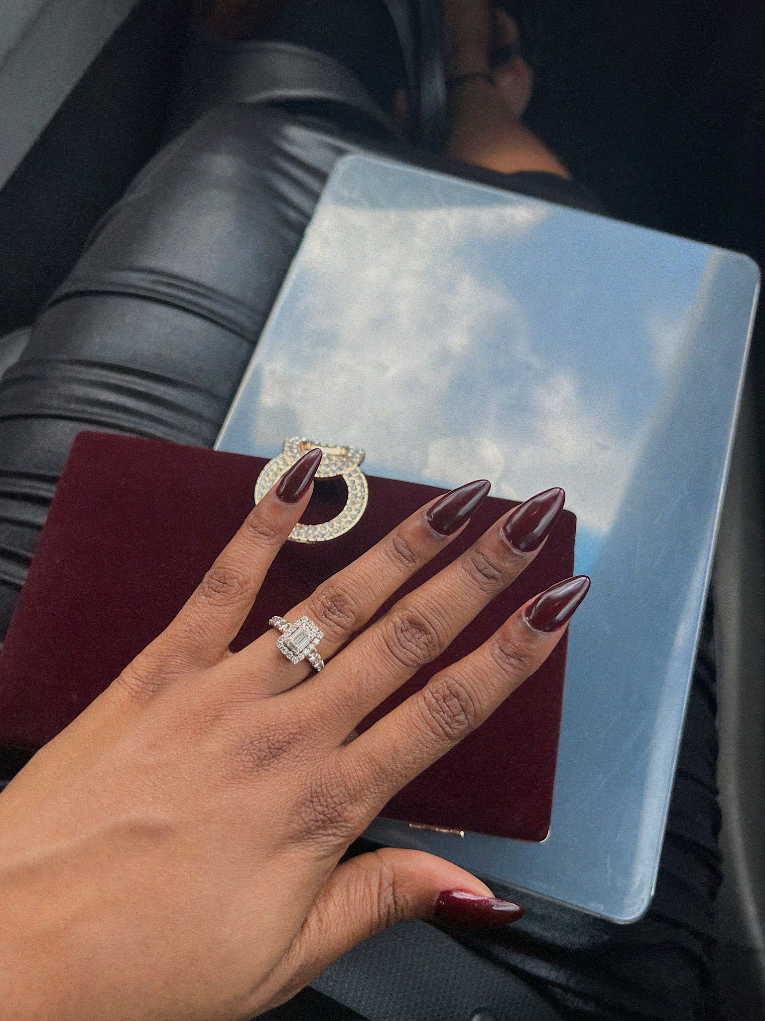 Cute clutch and fall nail color 😍

#LTKBeauty #LTKFallSale #LTKStyleTip