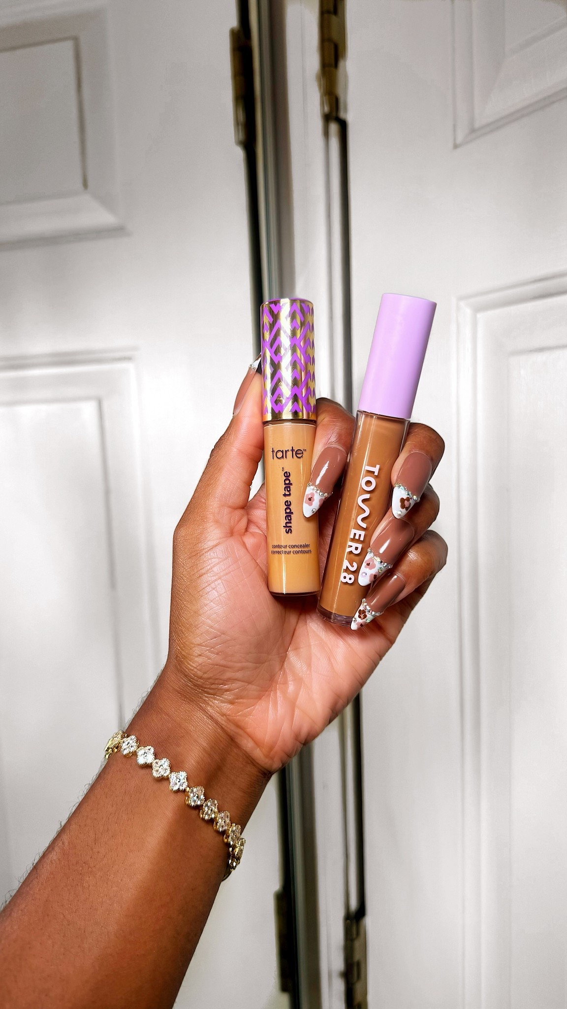 #AD New concealer combo unlocked 🔓✨ and chileee, my under eyes have never looked smoother 🙌🏾😍.

Tower 28 recently sent me their Swipe Serum Concealer in 16 SB (a spot-on match for my neutral undertone), and I paired with the OG Tarte Shape Tape in 35N, it gives me the perfect balance of coverage and brightness.

Finding a full-coverage concealer that actually works for neutral undertones (especially for Black women) can be a struggle. But this duo? Game changer 🙌🏾💖