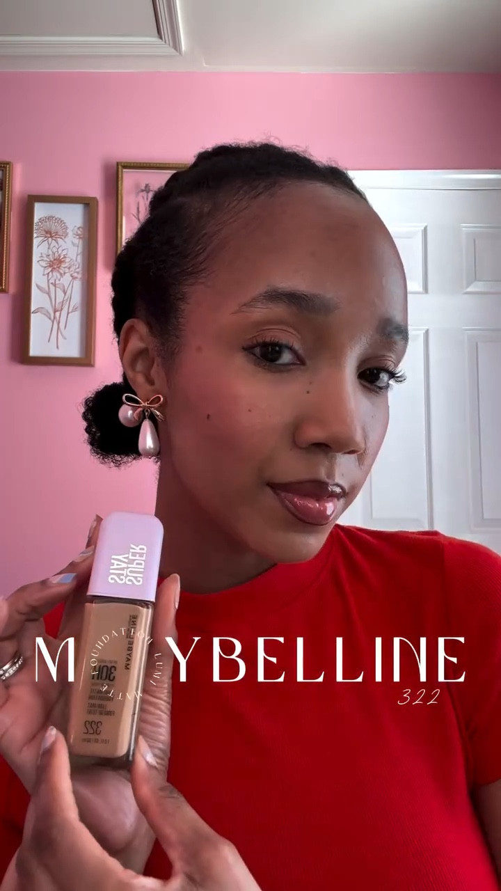 This super stay lumi matte foundation is worth the hype! It’s lightweight and goes in easily. I went with shade 322 🥰

Thank you @maybelline 💖

#GiftedByMaybelline #LumiMatteGlamLook #maybelline #makeuplooks #browngirlmakeup