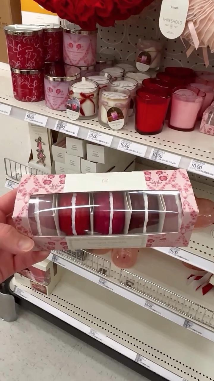 Such cute last minute 🩷day finds!! Still two weeks left!! Comment LOVE to shop!! Be sure to like and follow for more Target finds! 

#target #valentinesday #vday #targetfinds #newattarget