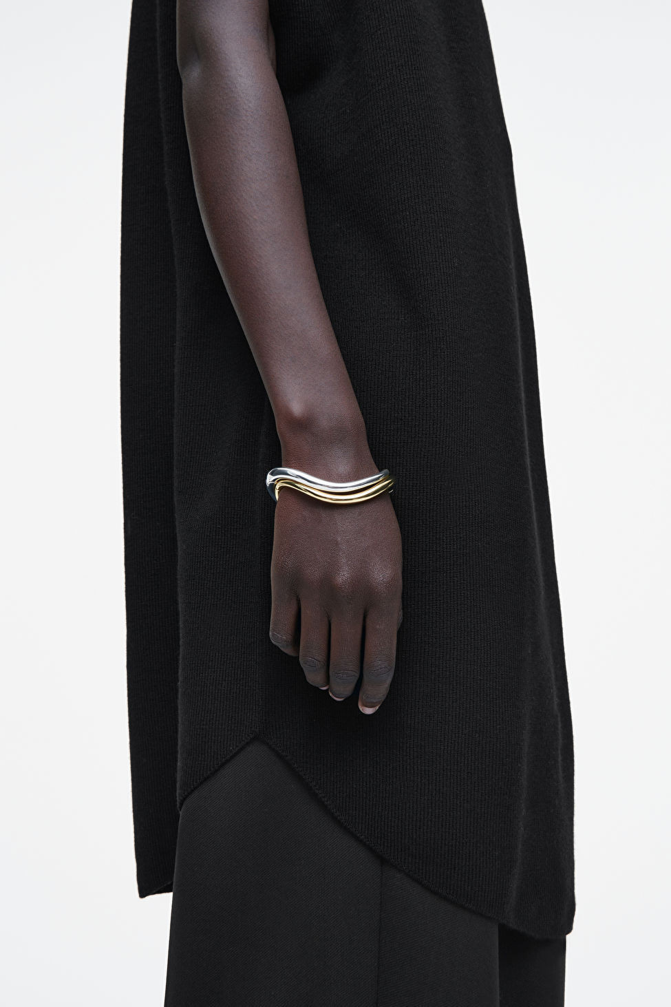 CURVED HINGED BANGLE | COS (US)