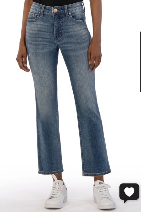 Perfect jeans, ankle flare, with stretch. #curvyjeans #pearshapestyle #jeansover40 #ankleflarejeans #denimtrends #stretchjeans #comfortablejeans