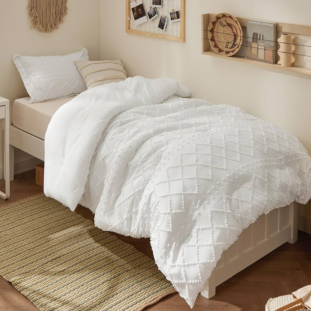 Bedsure Twin XL Comforter Set - White Comforter, Boho Tufted Shabby Chic Bedding, 2 Pieces Vintag... | Amazon (US)