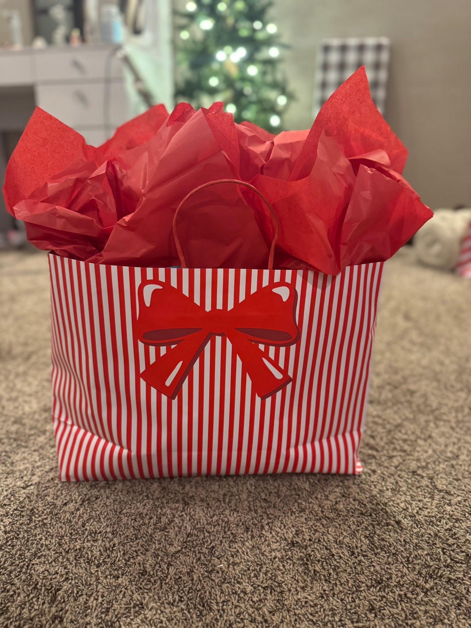 Wrapping Gifts tonight and look how Cute this bag is 🎀🤩

Gifts// Gift for her// Wrapping presents// gift bags // Christmas gift bags // Target 

#LTKHoliday #LTKFindsUnder50 #LTKGiftGuide