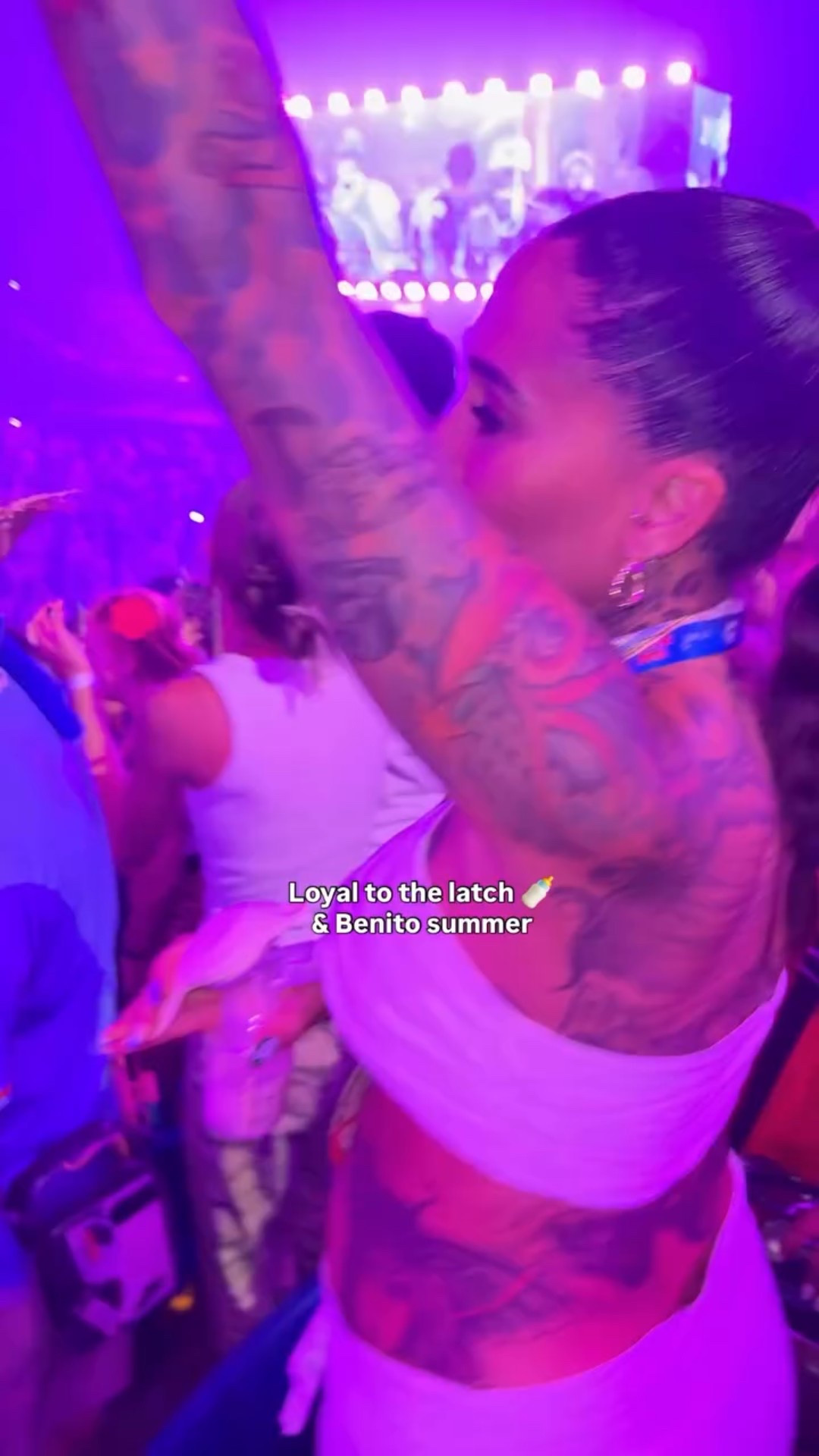 Coming up on 4 months of breastfeeding! One thing you don’t really think about when planning your Bad Bunny vacation in PR… how you’re gonna pump during a 3‑hour concert 🍼 I packed my portable hand pump, took a break halfway through the set, and brought the milk home. New moms 🚨 don’t be afraid to live your life. You can make it work… just be ready to fit a pump in your clear bag. And yes,  100% worth it @badbunnypr