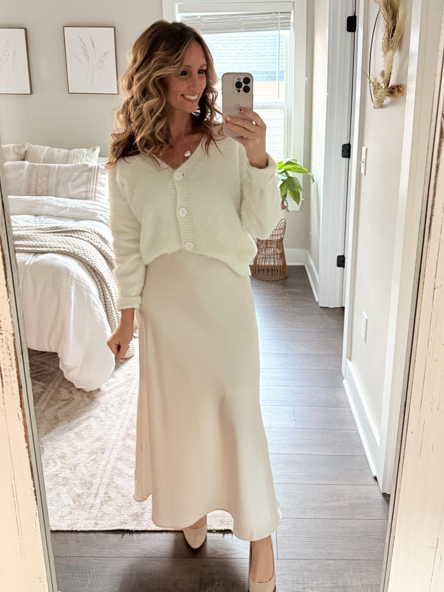 My outfit of the day for the office. Business casual that looks so effortless and classy

Sweater: $12
Skirt: $33
Heels: $48

#LTKFindsUnder50 #LTKWorkwear #LTKootd