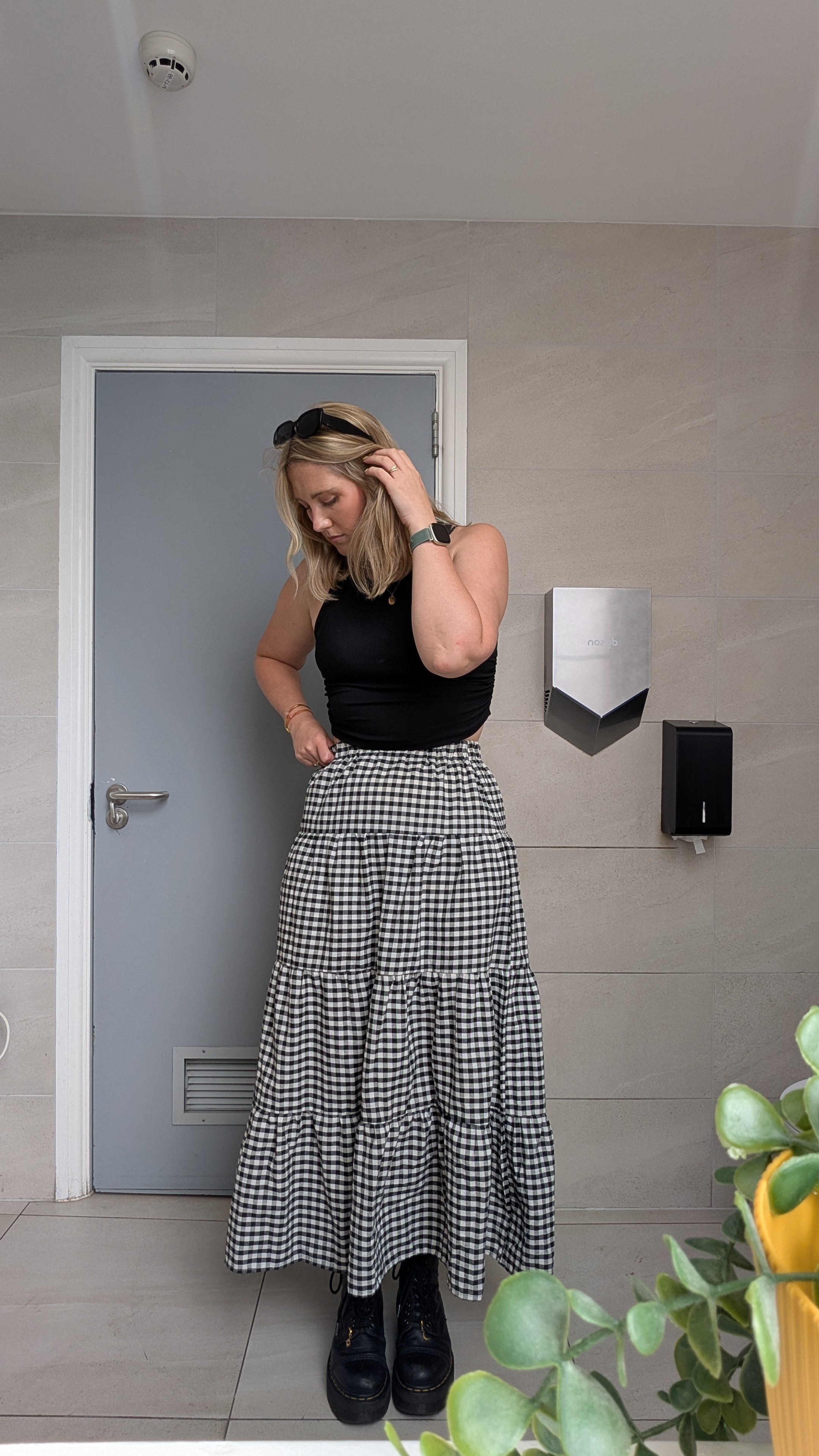 Still not over how perfect this gingham skirt is... I'm 5'9 for reference and I went for my true size and she is SPOT ON ⬛⬛🔲🔲

#LTKuk #LTKmidsize #LTKsummer