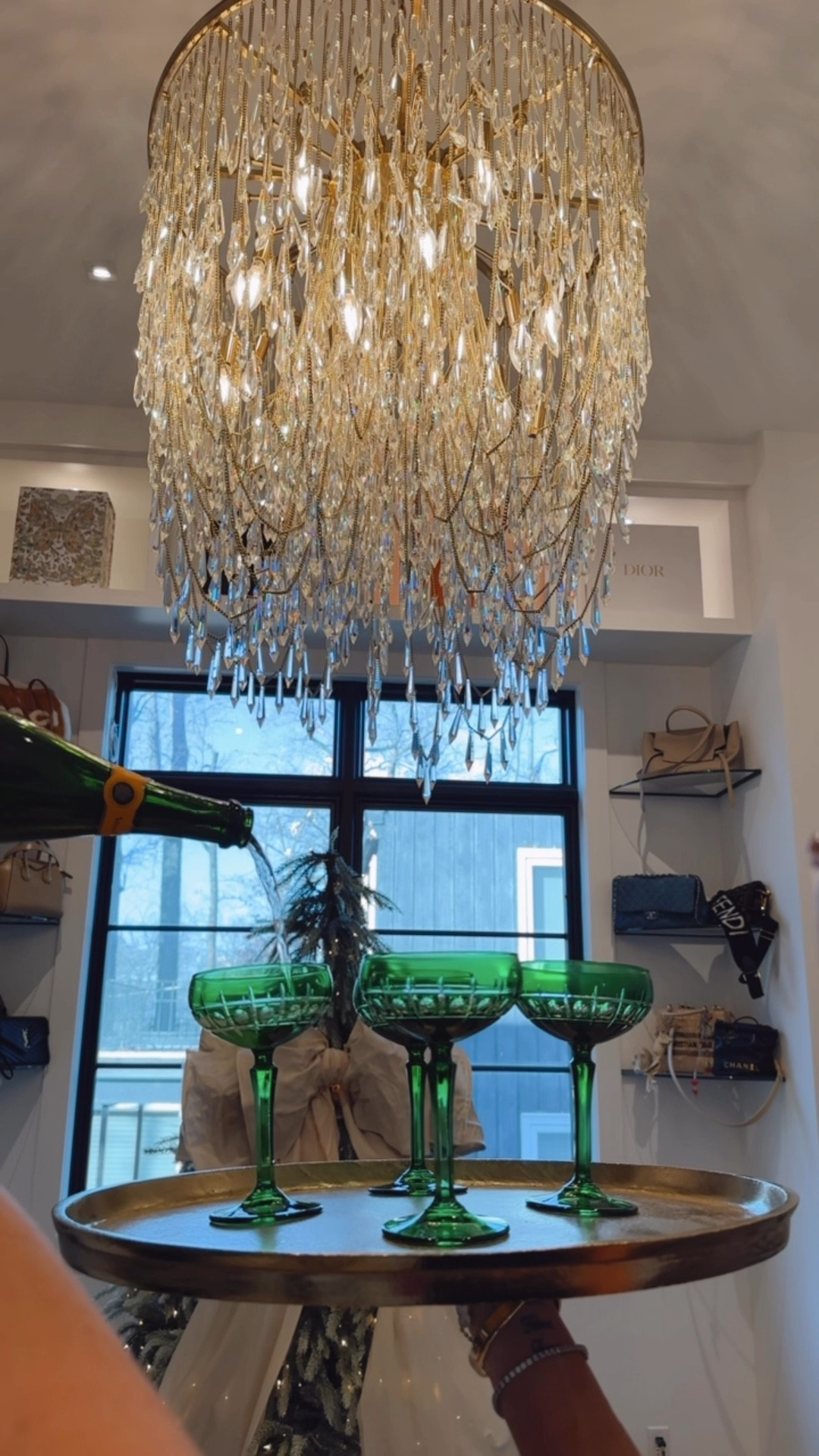 Currently 30% off the most stunning emerald couple glasses set I’ve ever seen ✨🤌