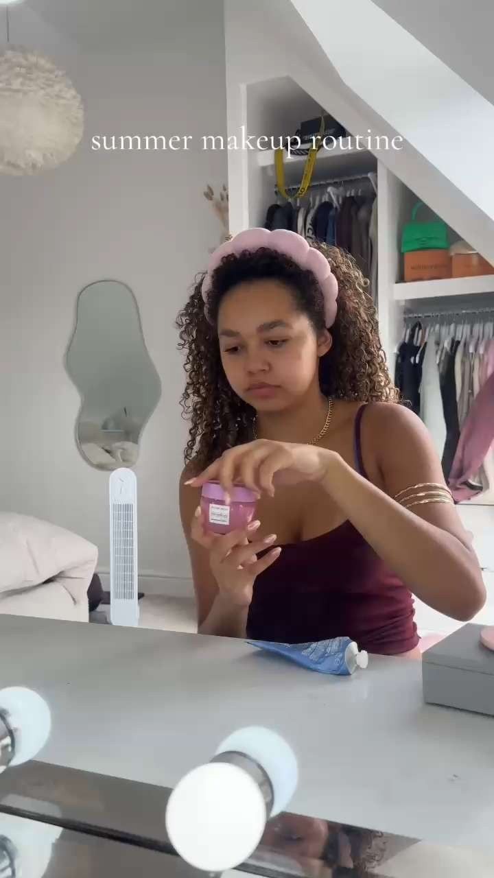 My summer make up routine 🐚✨

Make up tutorial, summer, beauty, rare beauty, summer fridays, charlotte tilbury, pixi, glow recipe, skincare routine, brown mascara, refy, saie, vieve 

 #LTKuk #LTKsummer #LTKbeauty