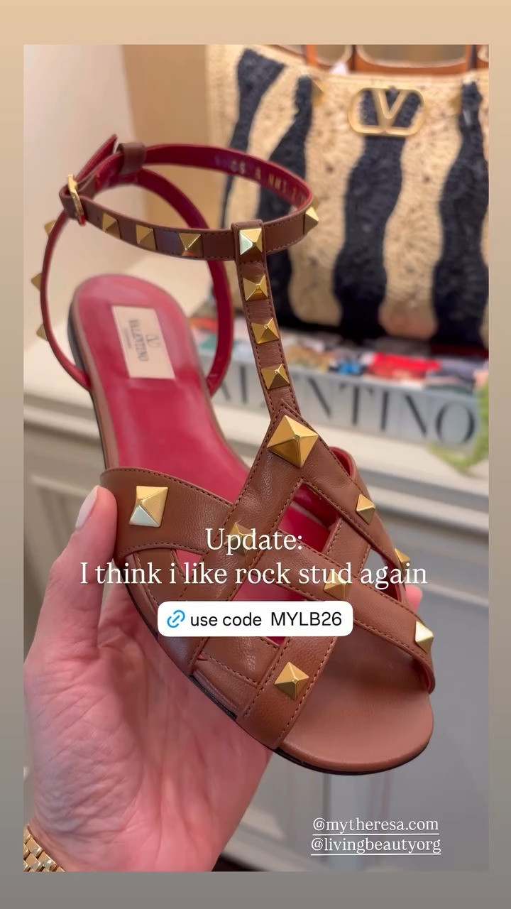 I think I like rock stud sandals again... 

 