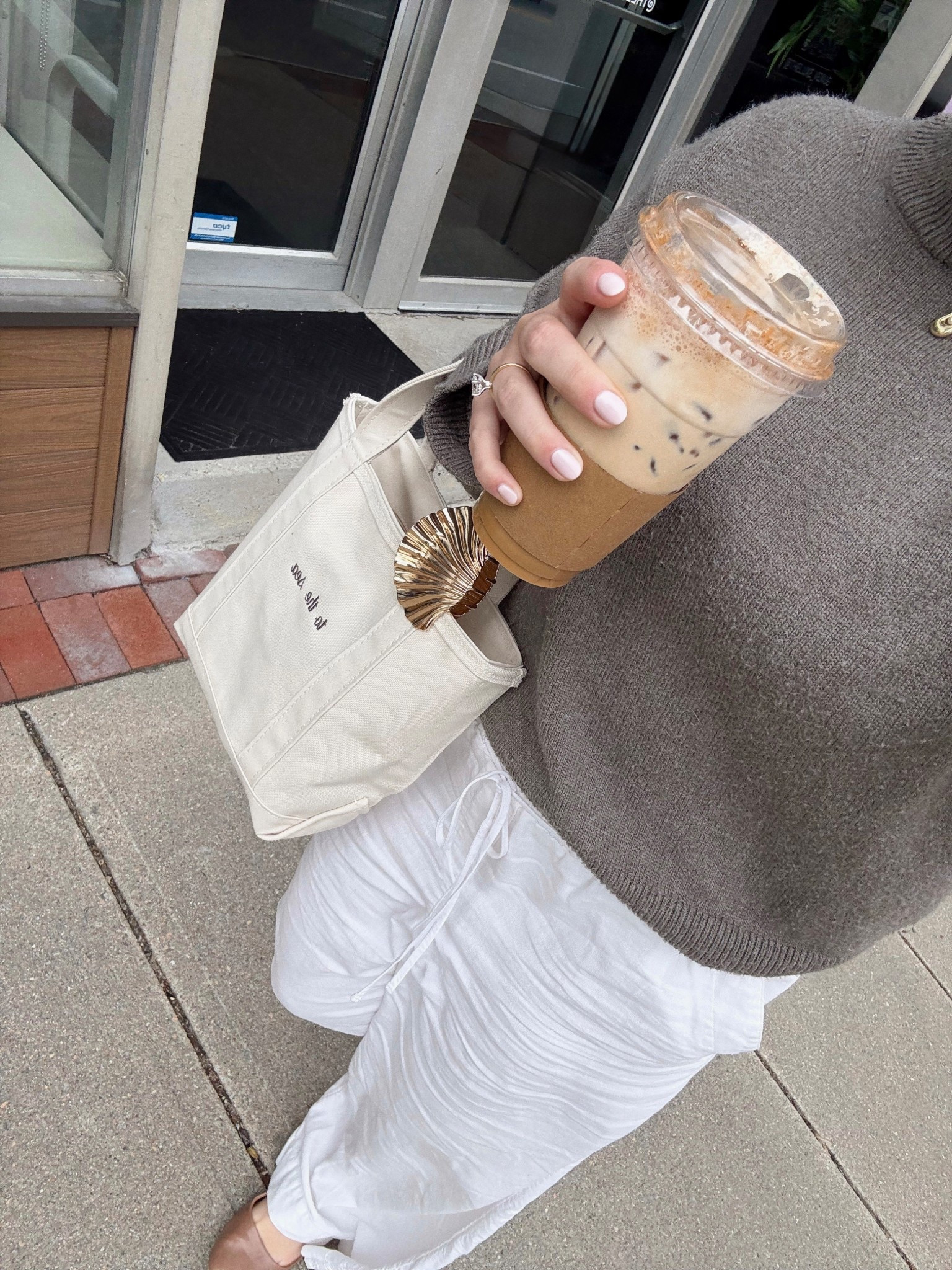coffee run ootd


#LTKItBag #LTKSummerEdit #LTKStyleTip