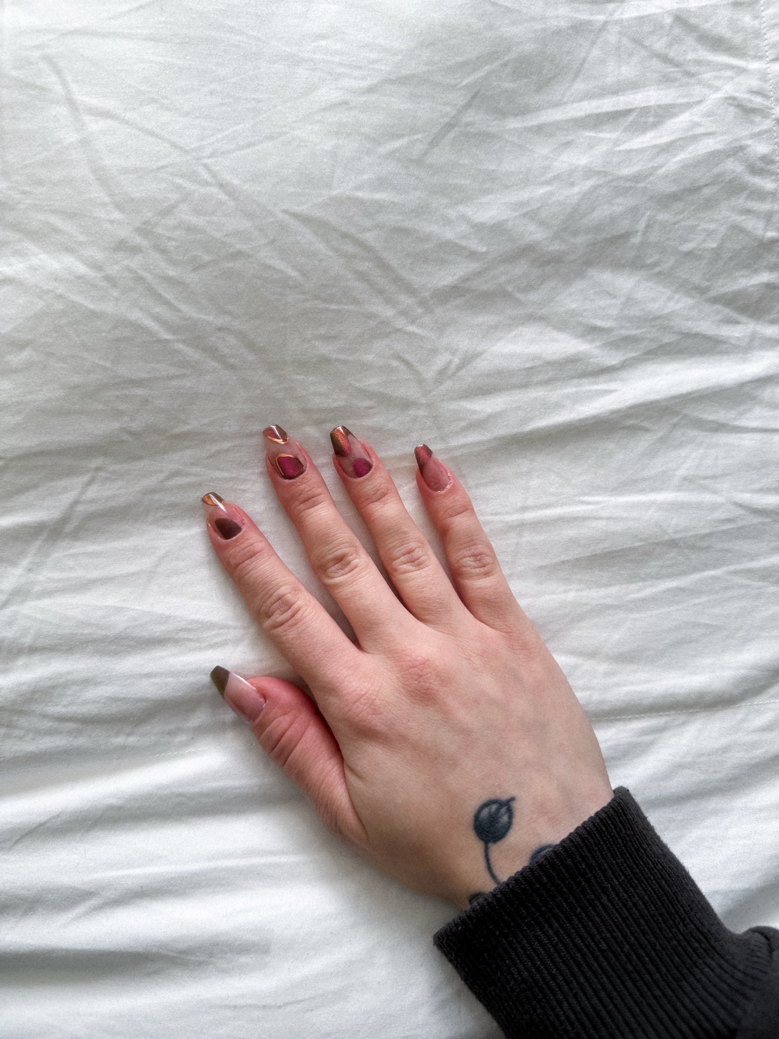 new press-on nails 💅🏼 they give off lava lamp vibes! they’re a glittery purplish-red but change to green in light ✨

#nails #pressons #pressonnails #fakenails #fallaccessories

#LTKStyleTip #LTKFindsUnder50 #LTKBeauty