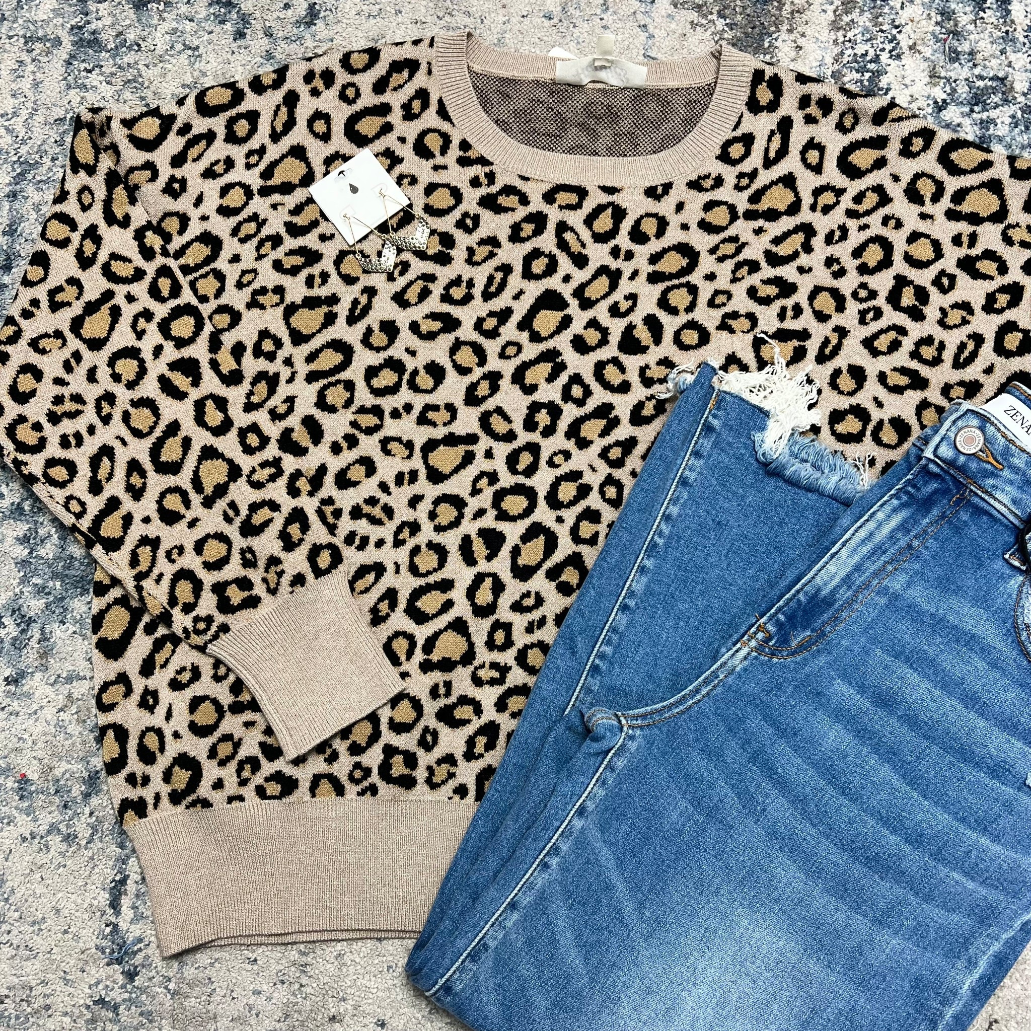 Leopard will always be a neutral around here 🤎
Such an easy throw-on top that looks great dressed up or casual.
Linked for easy shopping.
