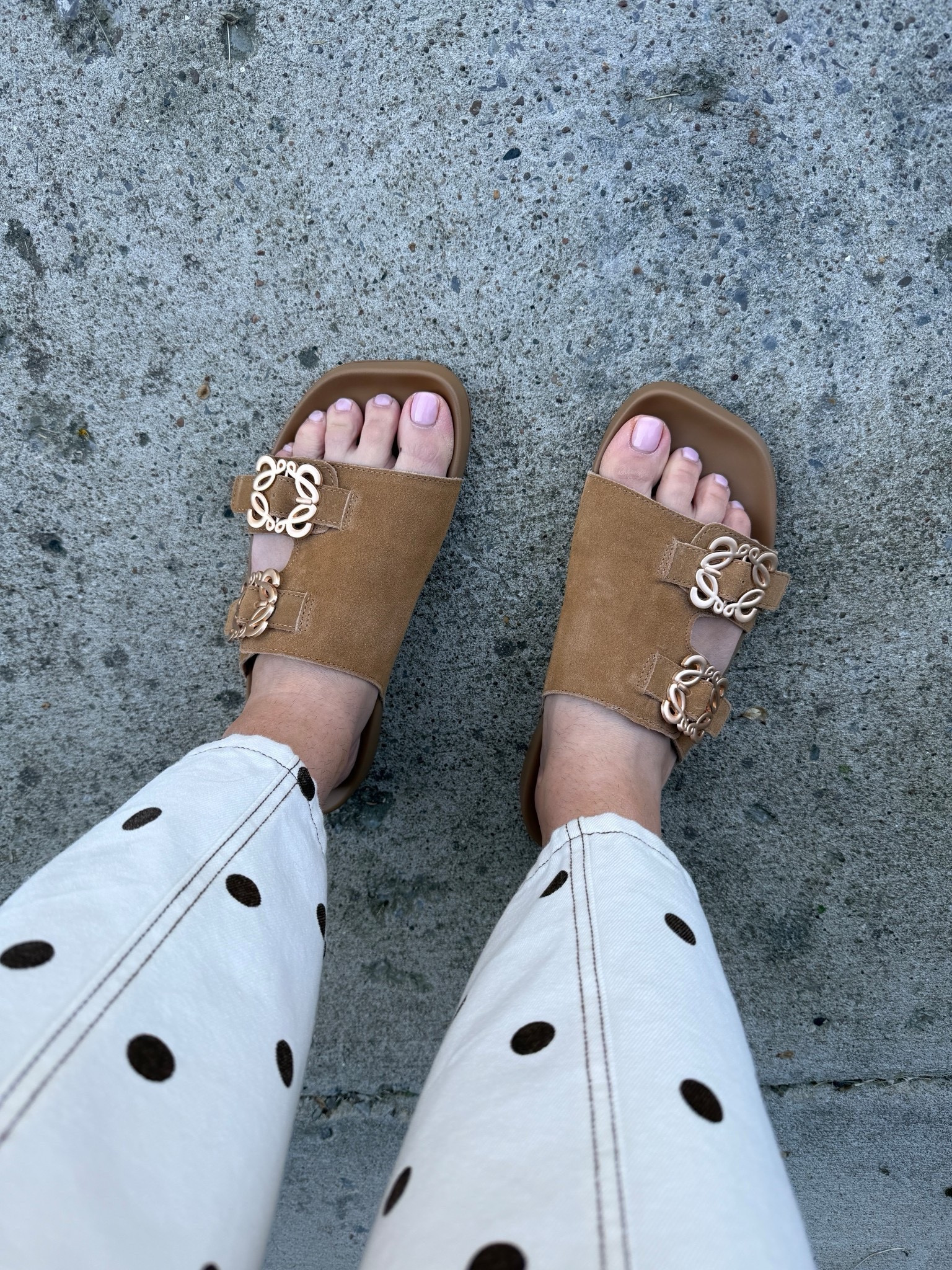 These shoes and pants from Amazon are *chefs kiss* 🤎🤌🏼

#LTKBeauty #LTKMidsize #LTKootd