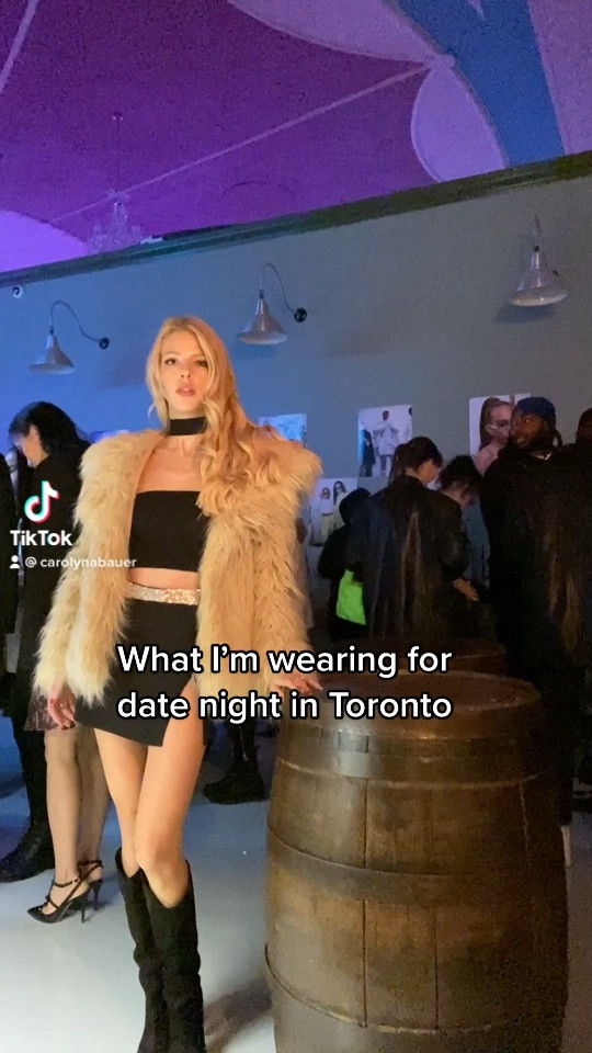 Mini skirt perfect for the holidays 


#LTKunder100 #LTKstyletip #LTKSeasonal