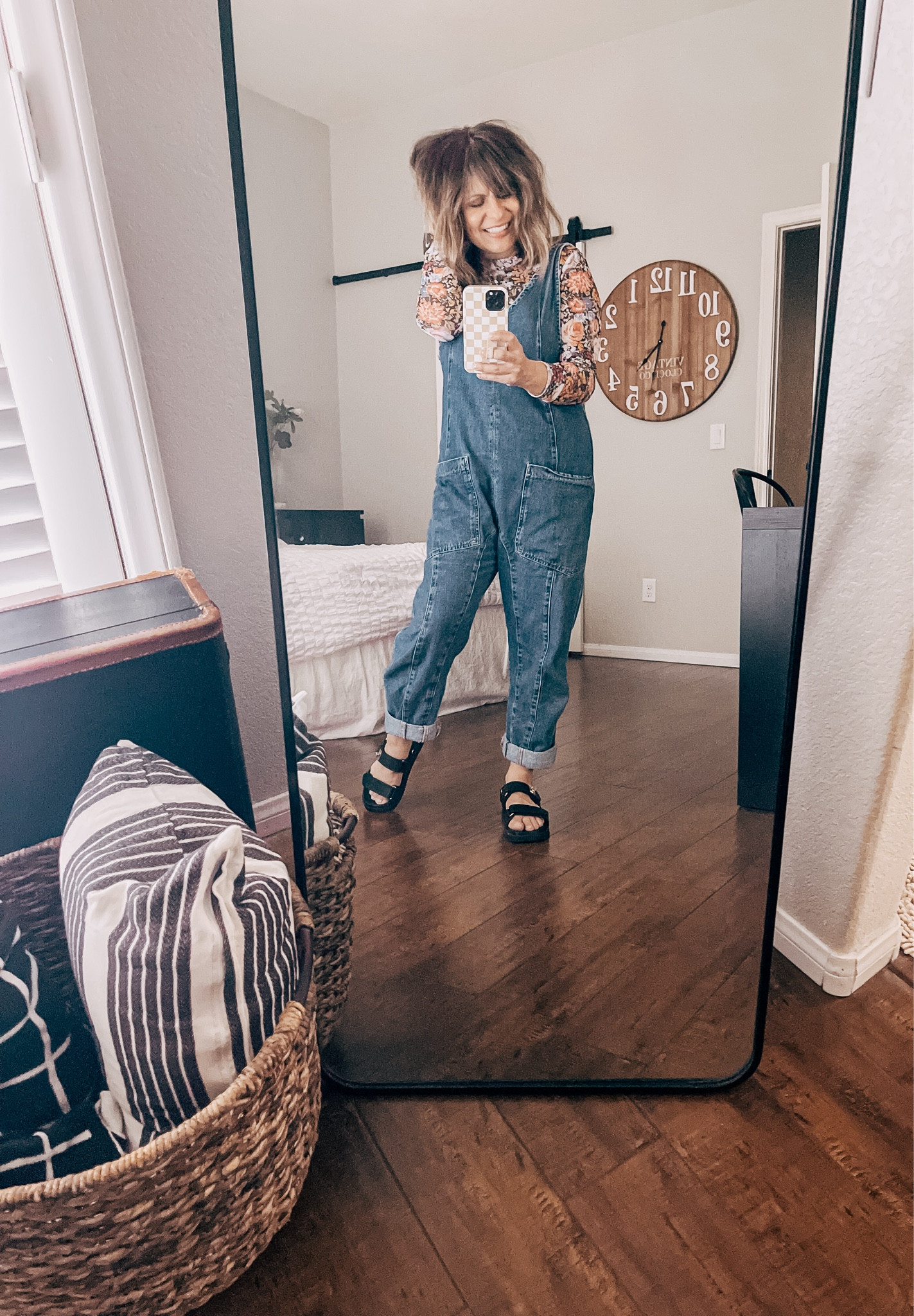 Since you all lived this shirt so much! Here is the full outfit! Happy Friday friends! 

#outfitinspo #styleinspo #outfitinspiration #styleinspiration #outfitoftheday #lookoftheday #styleblog #fashionblog #dailystyle 
#momblog #mom #mommastyle #momstyle

#LTKstyletip #LTKbeauty #LTKshoecrush