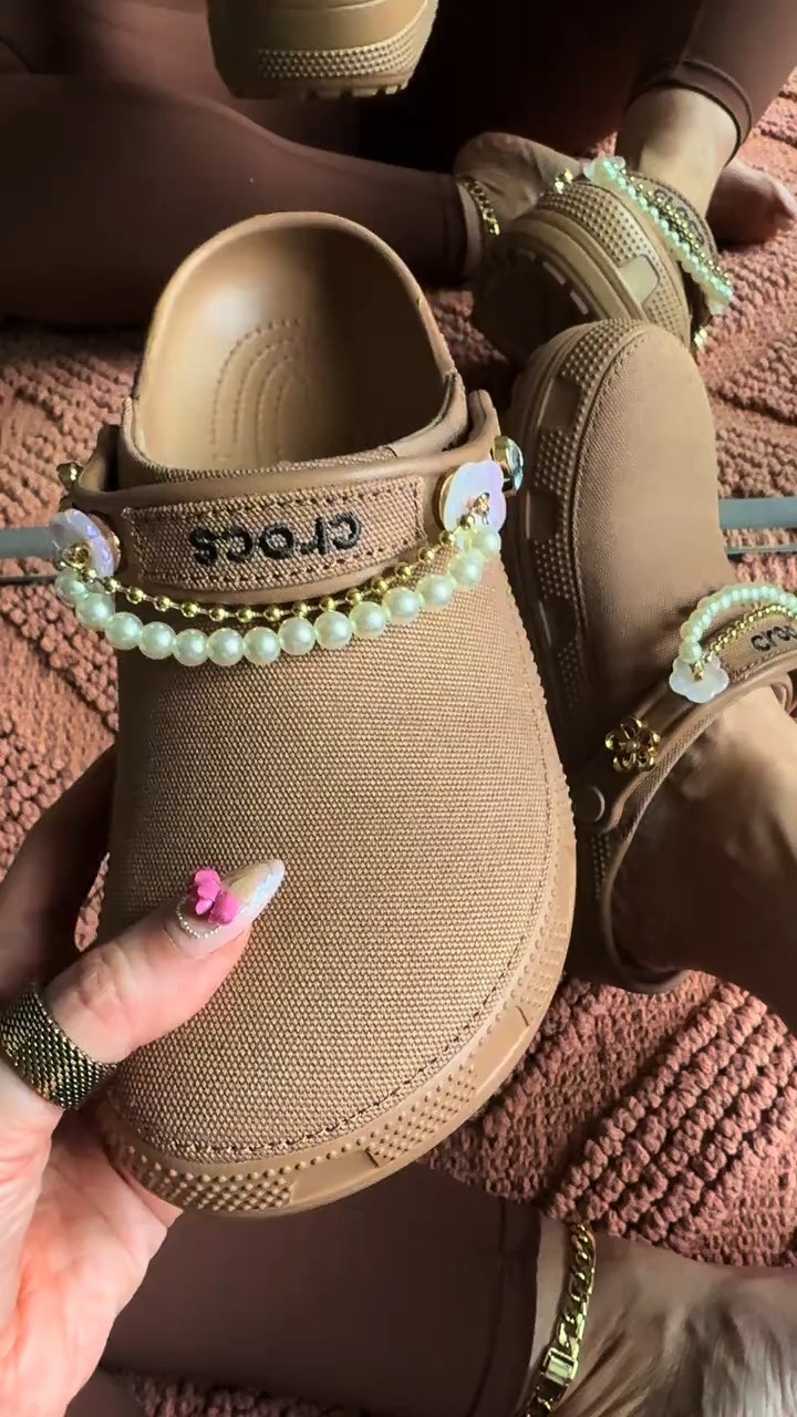 I get why these went viral! The milk chocolate color is so pretty in person… 

#LTKFinds #LTKShoeCrush #LTKStyle
#CrocsCrafted #NeutralStyle #EverydayComfort #earnscommissions 

 #LTKootd #LTKActive #LTKTravel