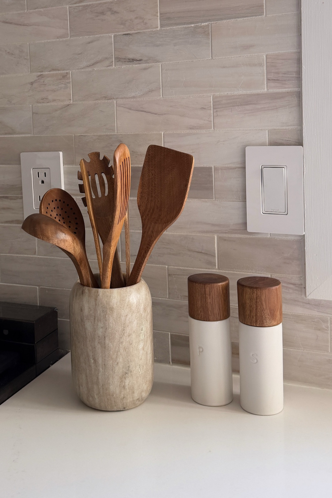 Neutral & modern wooden & marble style kitchen accessories from Amazon & Target - totally affordable! 


#Amazonkitchen
#Targetkitchen 

#LTKHome
