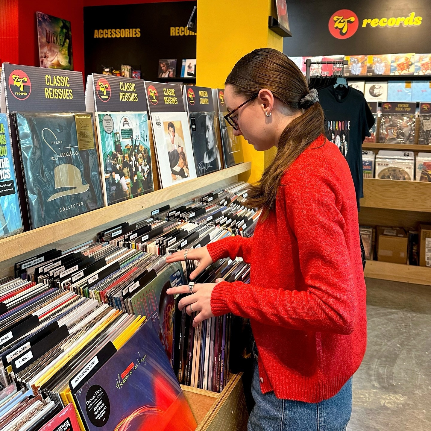 outfit 1
cardigan: urban outfitters
jeans: a&f
shoes: dr martens

outfit 2
hoodie: hollister
shirt: emergency intercom merch
jeans: hollister
shoes: ugg