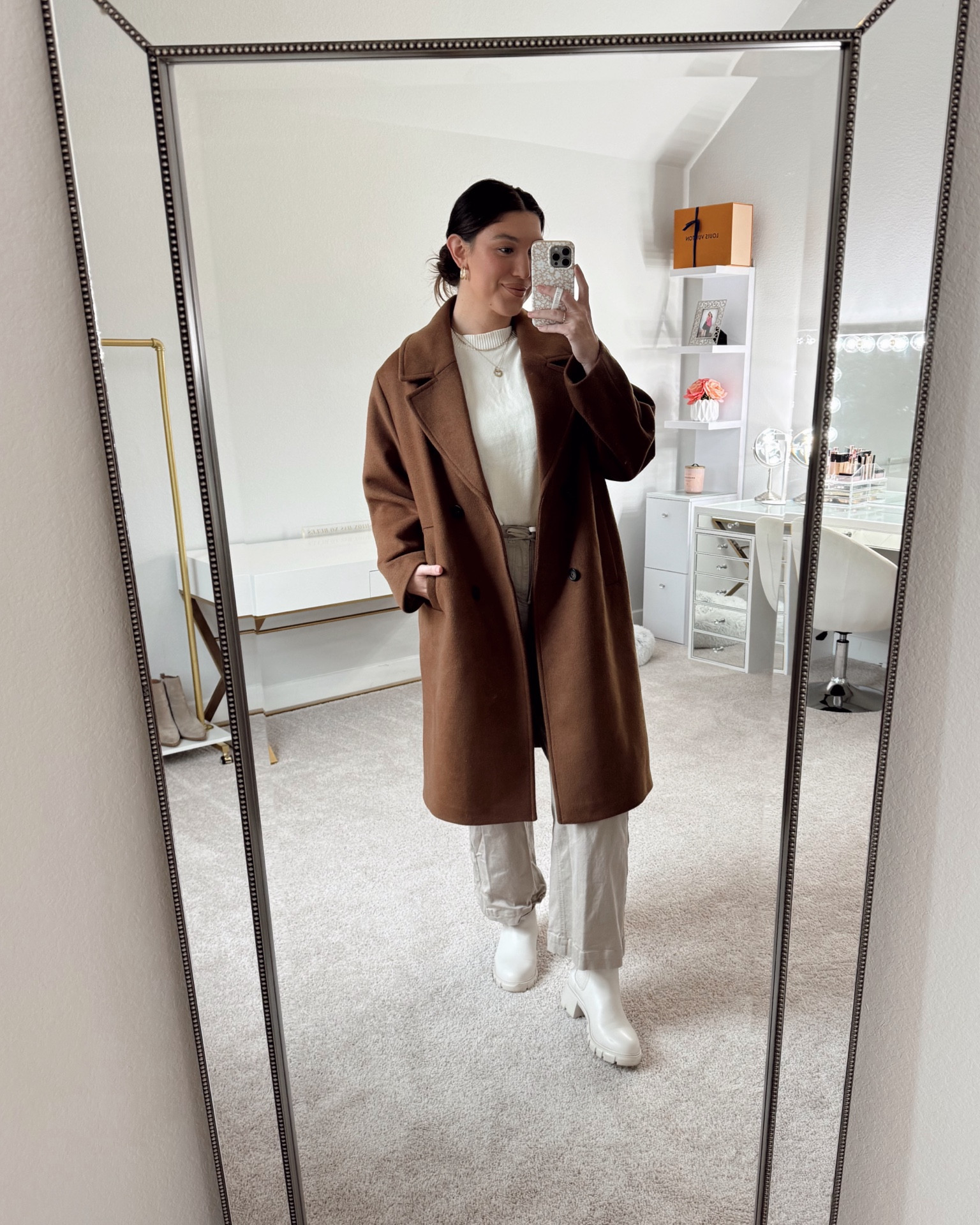 Winter ootd🤎🤍

Neutral outfit, winter style, winter fashion, midsize style, midsize fashion, midsize outfit, winter coat, winter boots, Travis Mathew, casual chic, comfortable style