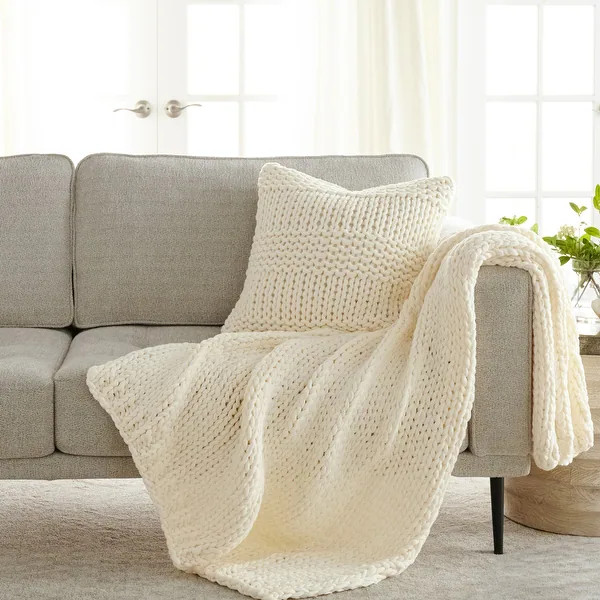 Chunky Throw Blanket and Decor Pillow Bundle - Bed Bath & Beyond - 40036646 | Bed Bath & Beyond