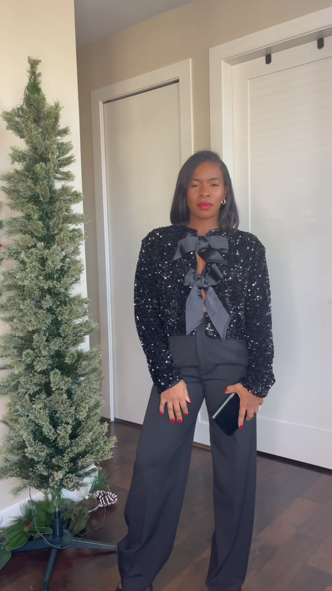 My top is sold out but you may still be able to find it in store. I’ve linked a few options.

Christmas outfit, sequin top

#LTKover40 #LTKstyletip #LTKHoliday