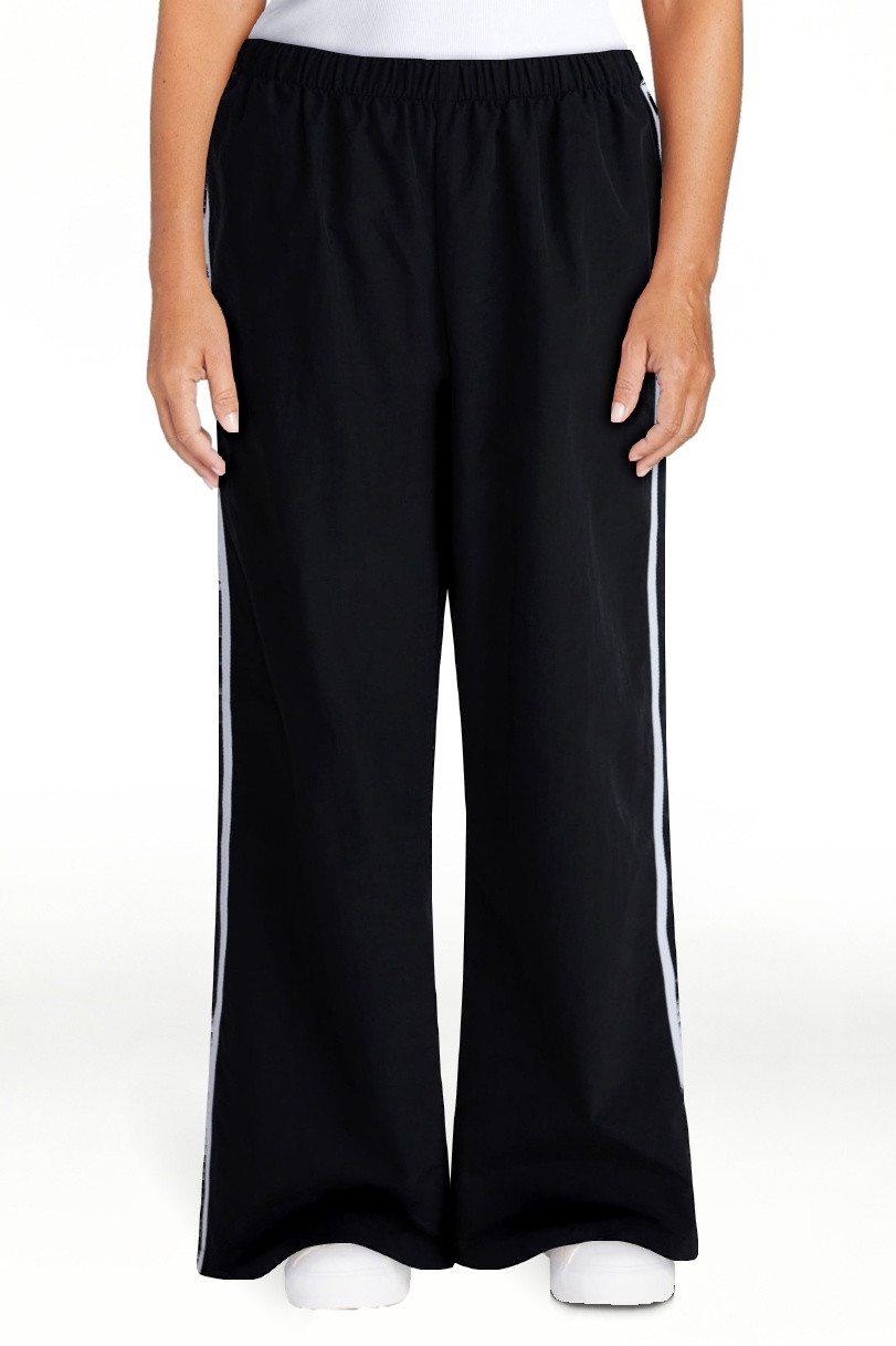 No Boundaries Nylon Game Day Track Pants, 30.5'' Inseam, Women's XXS-XXL | Walmart (US)