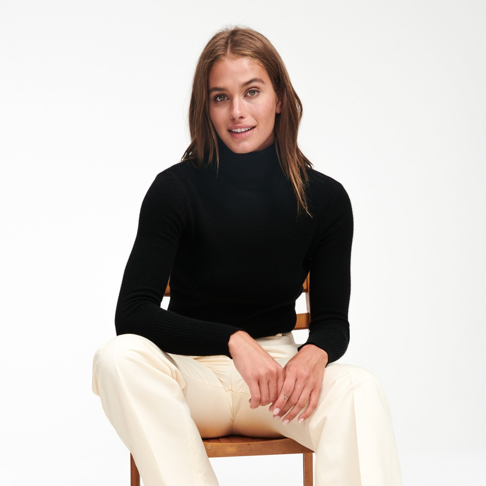 Cashmere Cropped Turtleneck in Black | Naadam