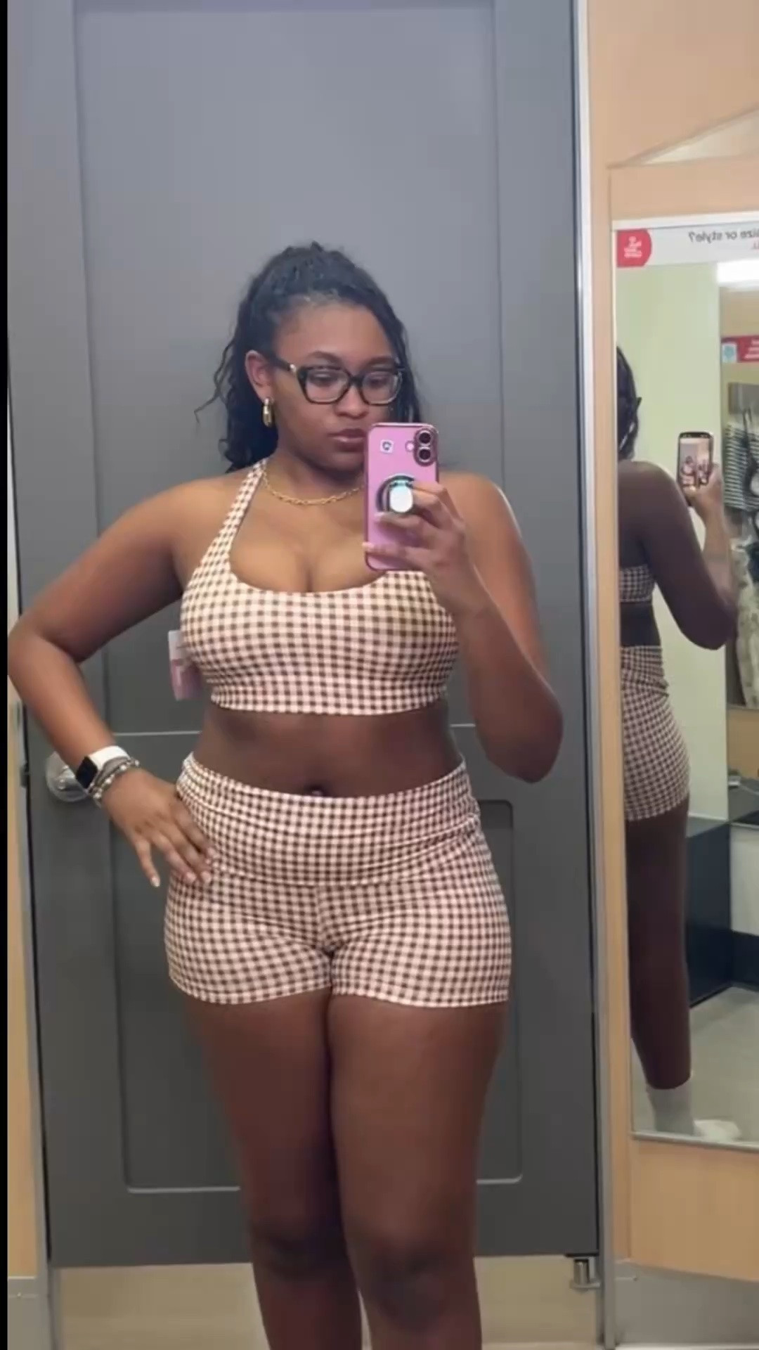 Cute Gingham Brown workout set!! It’s currently on sale!! 

#Target #Workoutset #Fitness

#LTKMothersDay #LTKfitnessgoals