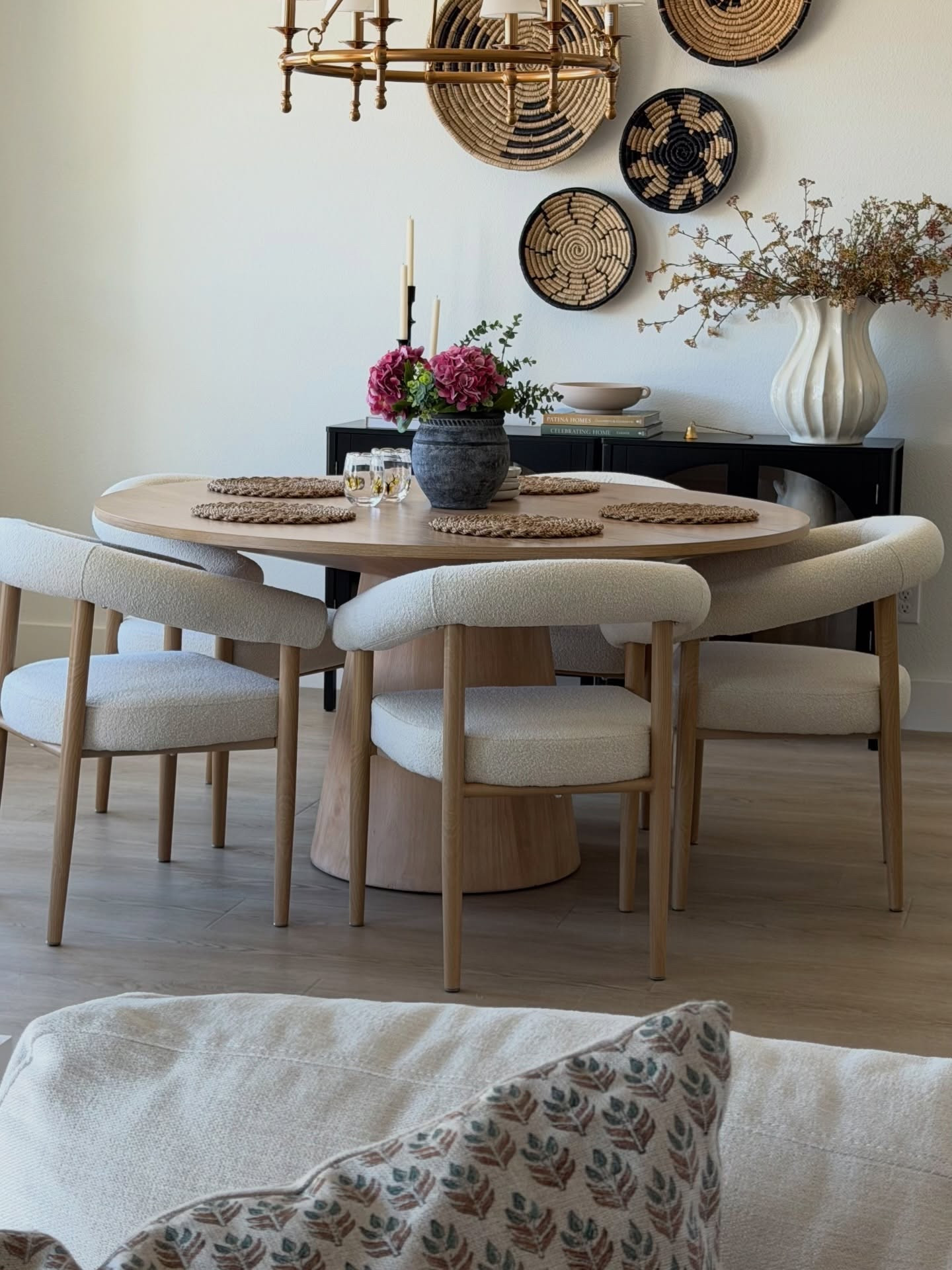 Morning coffee before the house wakes up, quick lunches in between everything, and those late-night chats you didn’t plan but needed ☕🍽️
This little nook ends up being everyone’s favorite spot—comfy chairs, a view worth pausing for, and a space that just works for real life.

@popmaison 

#RealLifeAtHome #KitchenNook #EverydayMoments #GatherHere #HomeFeels

#LTKSeasonal #LTKHome