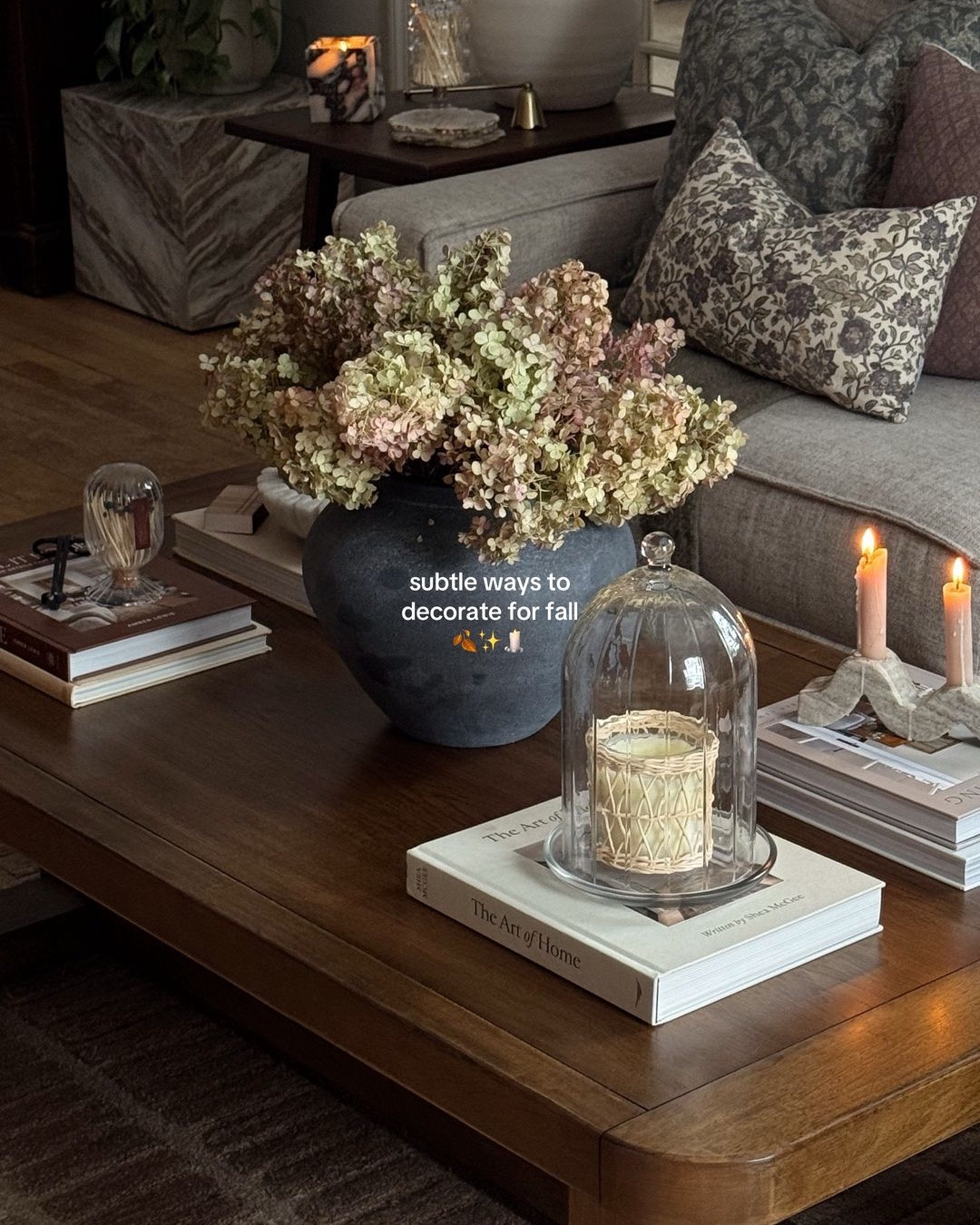 subtle home decor for fall! I love adding in darker patterns & colors 🍂