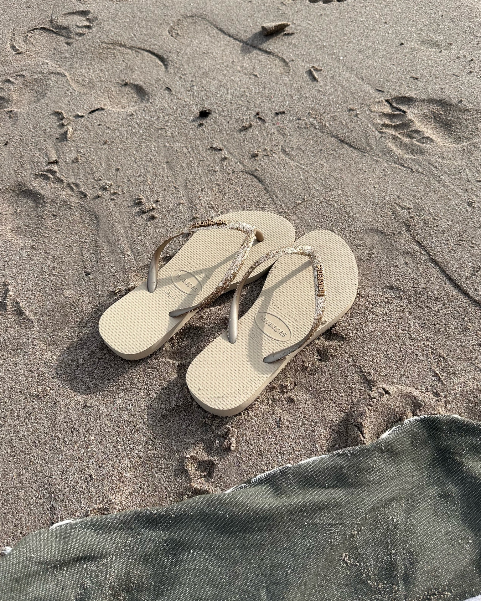 Summer staple: flip flops 🐚🩴

#LTKSummerSales #LTKSeasonal #LTKShoeCrush