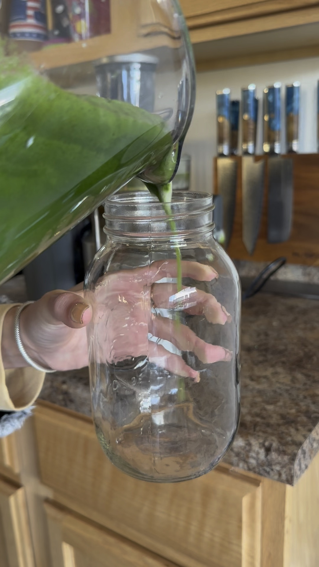 Making green juice with my Breville juicer 🥒🍏💚

#LTKVideo #LTKhome