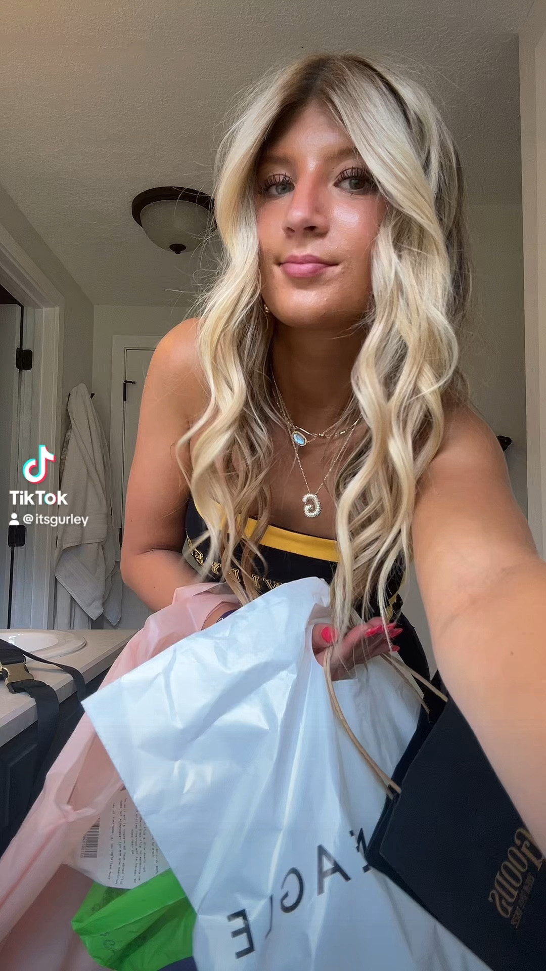 Sale on the super cute black pants! Exact pants are linked first, second link is my favorite cargos also on sale! ❤️

#LTKSaleAlert #LTKVideo #LTKxNSale