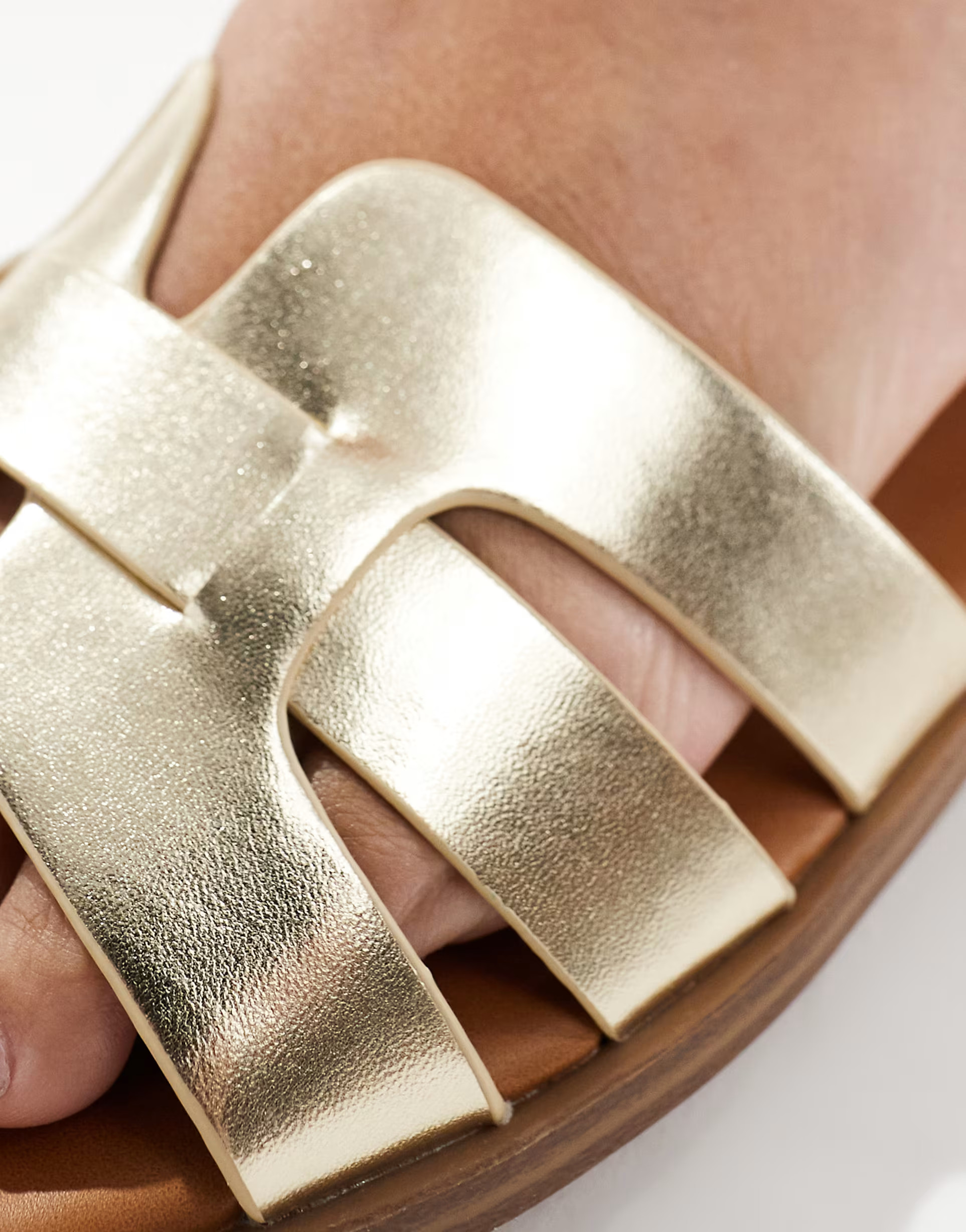 SEQWL Stork flat sandals in gold | ASOS (Global)