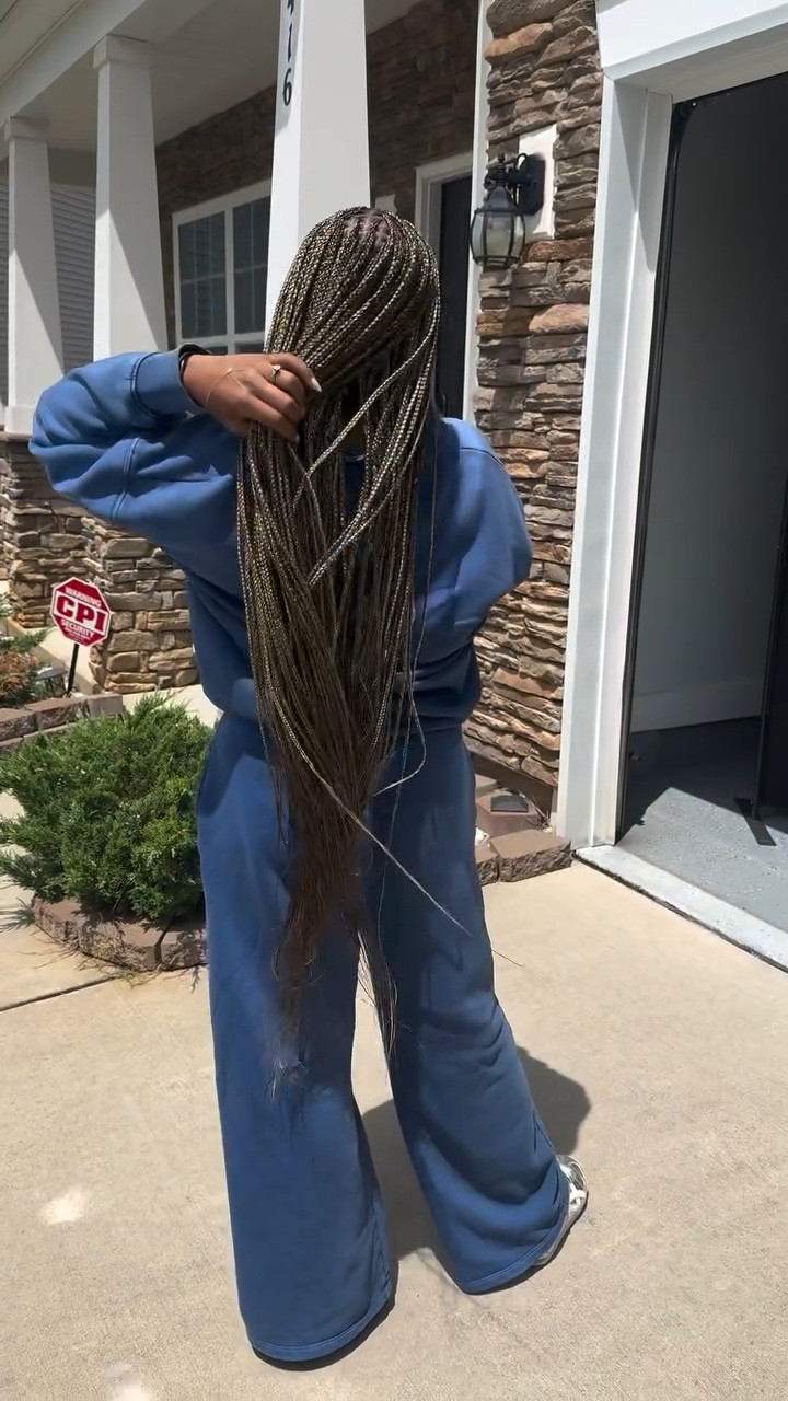 Probably needed a therapy session…got my hair done instead 🤭 
.
.
.
Stylist: @mariame_hair_braiding_ ! She also did my thigh length braids 2–3 years ago! Had me in and out in 6 hours from 8am - 2pm!
#knotlessbraids