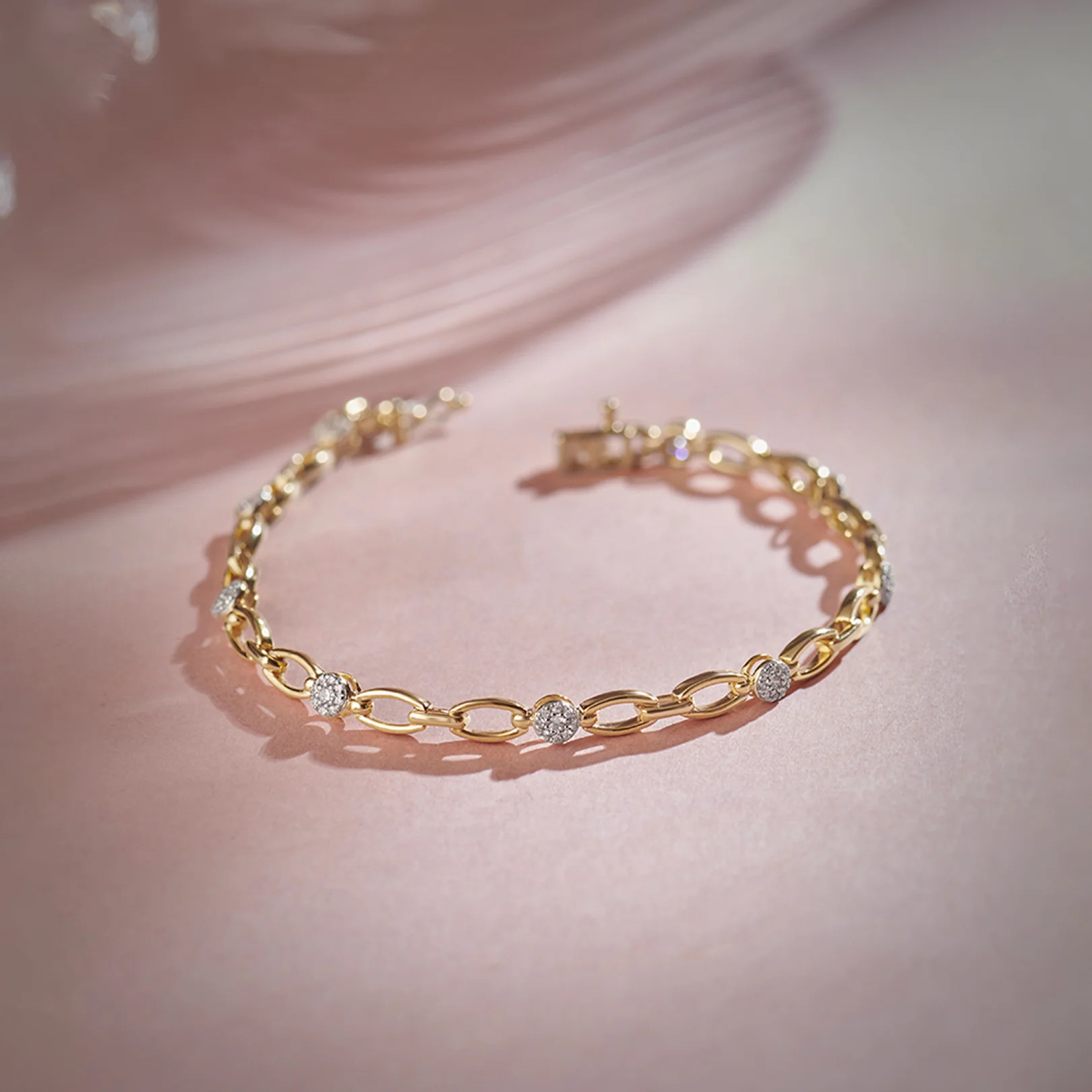 Round Link Bracelet|14K Gold Vermeil Lab Grown Diamond |HYOU | Hyou Fine Jewelry