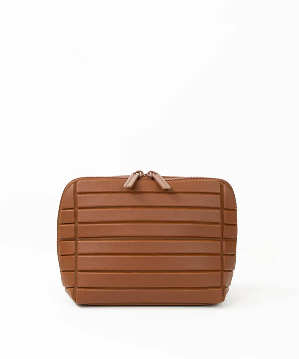 the small vicuna traveller | Parallelle