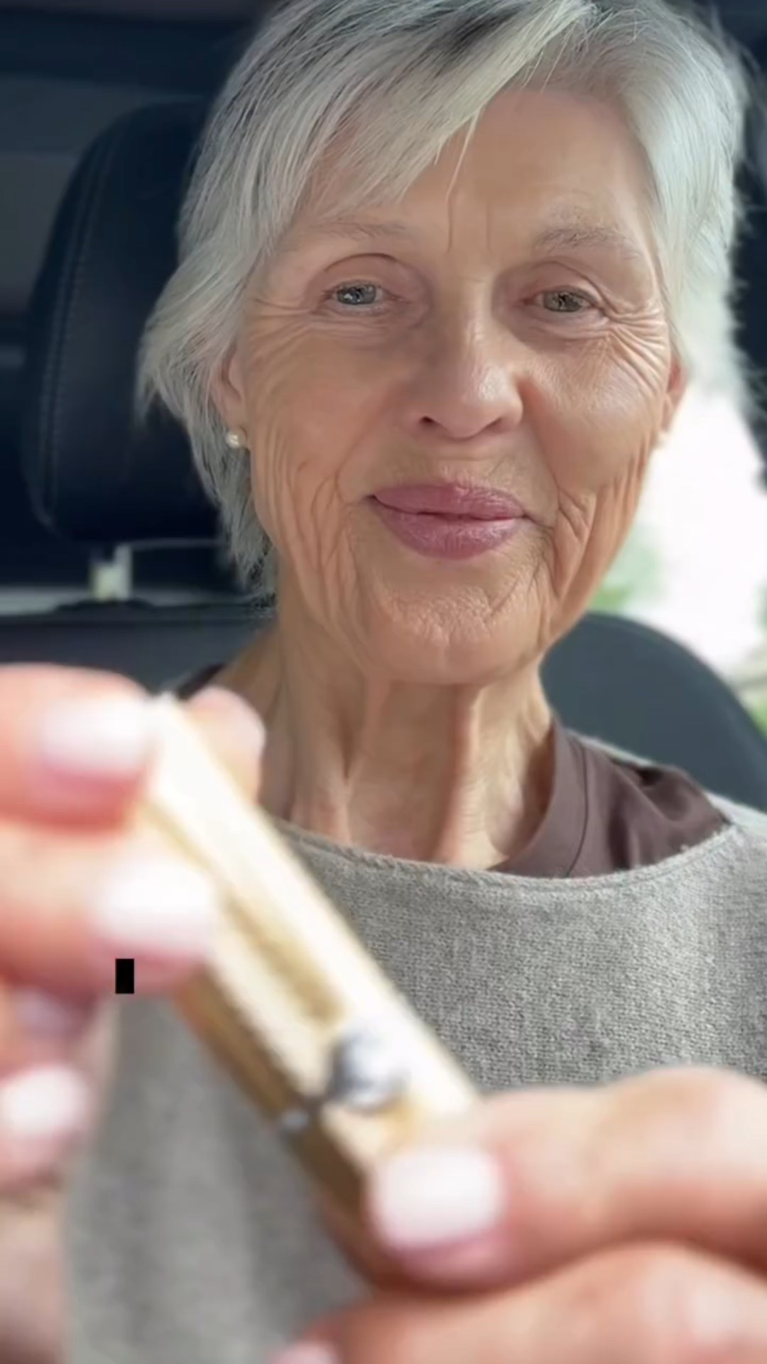 Listen to your heart ❤️

Cherry Cherie the shade that fixes your mood, hydrates your lips, and maybe sparks a little mischief💋✨🤣

 
#refillablelipstick #luxurylips #liptherapy #agingwithattitude #over70