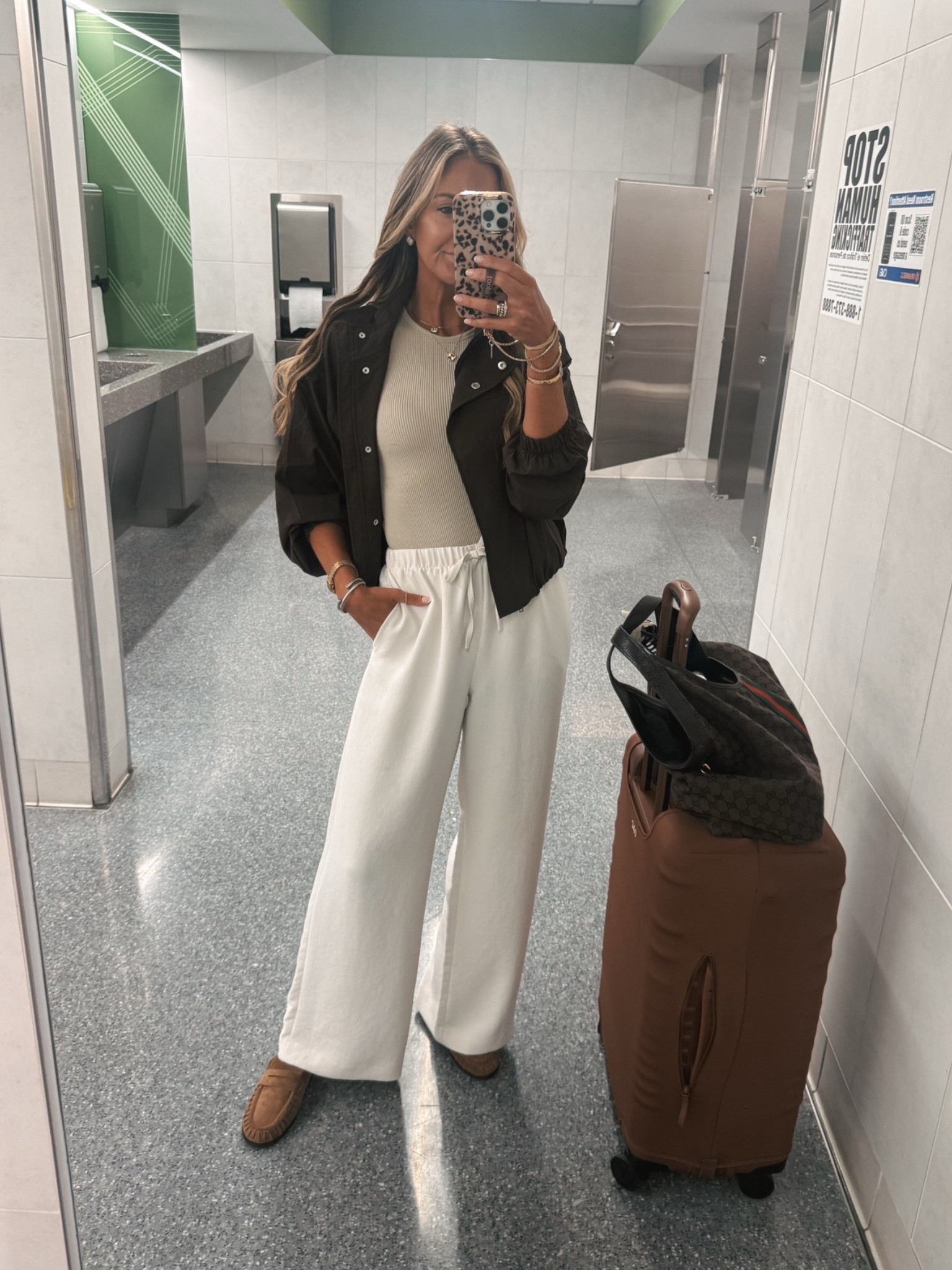 My travel OOTD heading to TX for #LTKCon ✈️ wearing the @Aritzia lodge pants in true to size small! Also adding a similar option for less.

#LTKCon #LTKTravel #LTKootd
