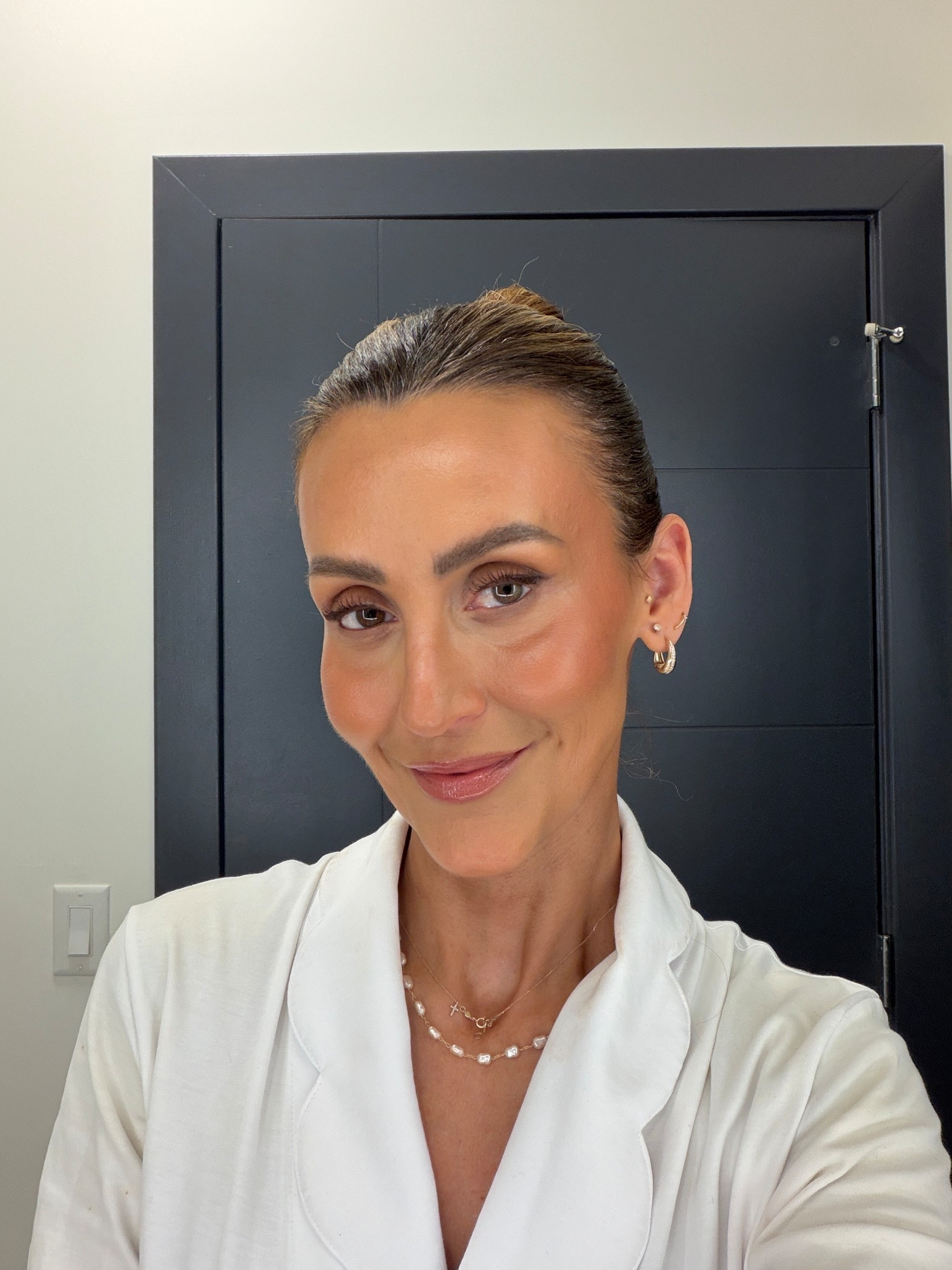 Rare occasion where I post a completely unfiltered photo, the light was real good here!!! Here are the products I used: 

Mario luminous Foundation in 14O
m.Ph correcting palette in Medium
Mario skin enhancer in medium dark 
Mario plumbing cream blush in rose crush
CT lip liner in pillow talk medium
Sair beauty gloss in Burst
Sephora collection eyeliner in matte brown
YSL  brown mascara
CT matte setting spray 
HAIR:

Kérastase oil
Dar beauty styling cream 
Living proof flex spray!  

Code: EVERYTHING for a discount! 


#LTKFindsUnder50 #LTKBeauty #LTKSaleAlert