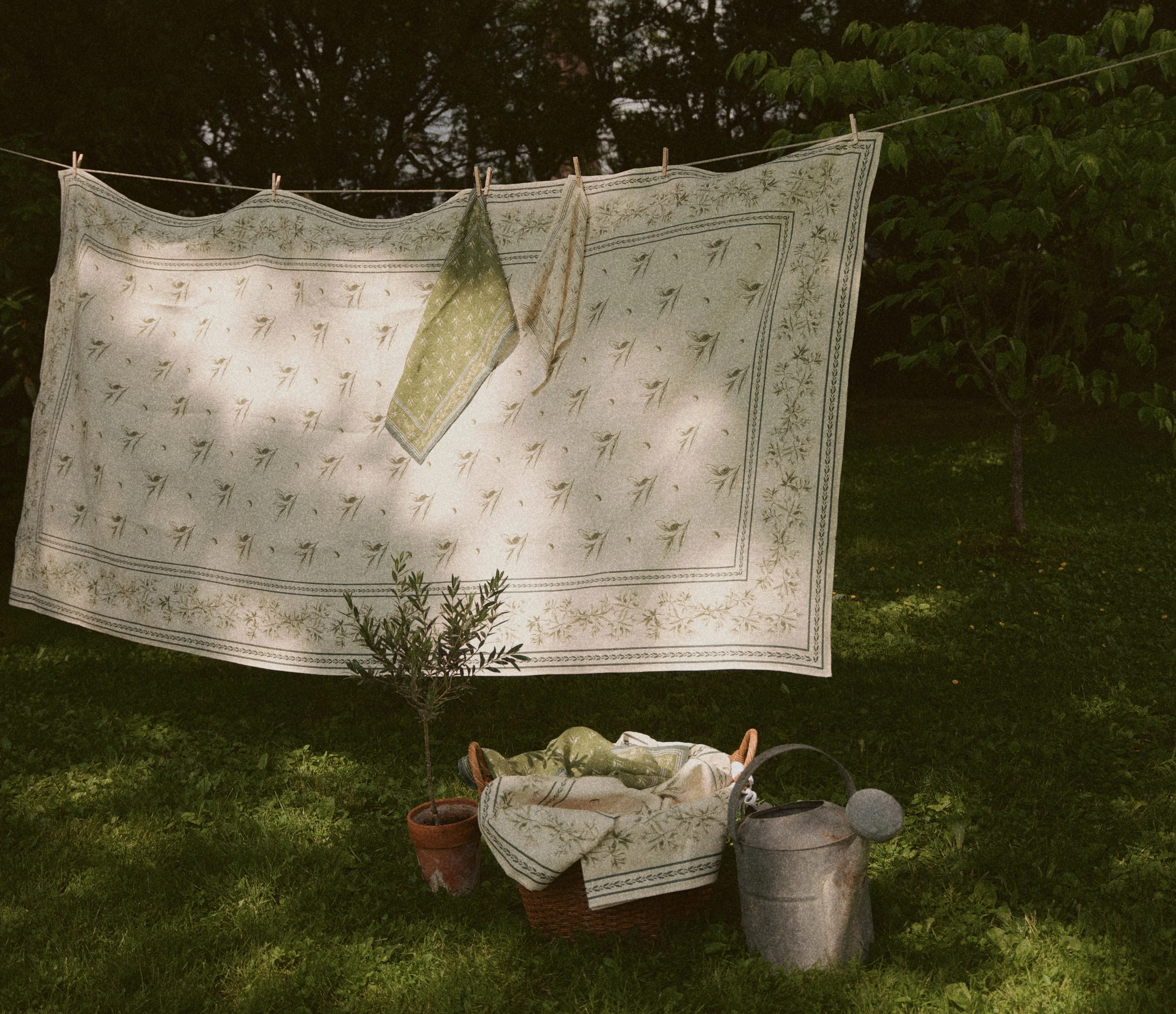 Limited Edition Fine Italian Linen Tablecloth | Cucina Cipoletti